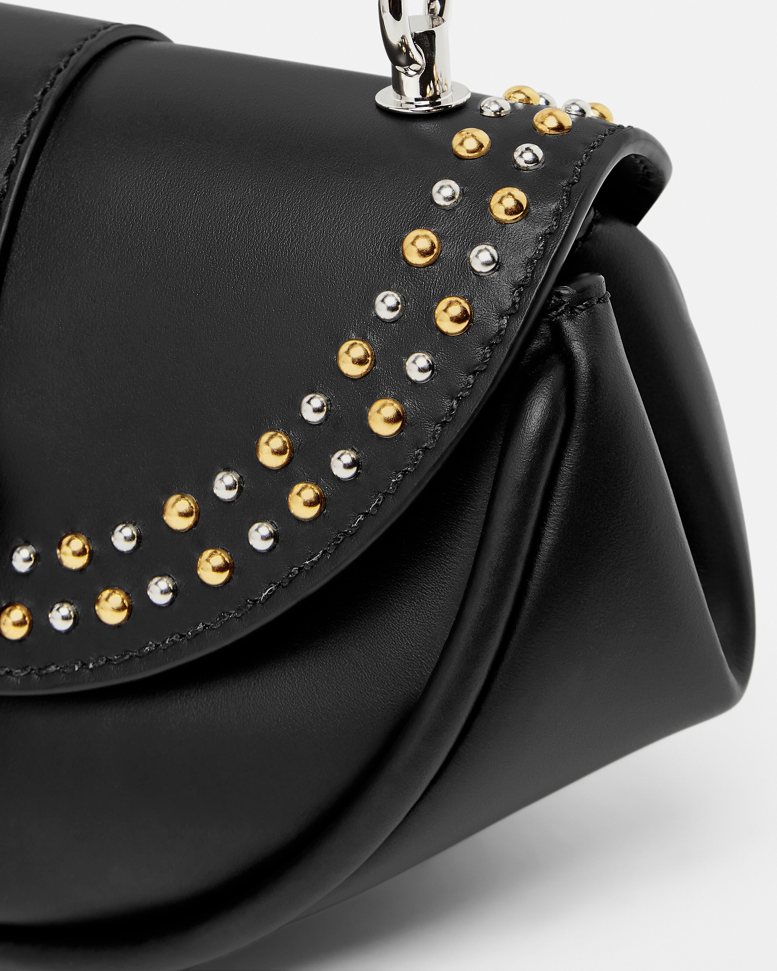 新品　Versace ヴェルサーチ　ミニショルダーバッグ　ヴィルトゥス　チェーン ヴィルトゥス 装飾付き スモール ショルダー バッグ ブラック,シルバー