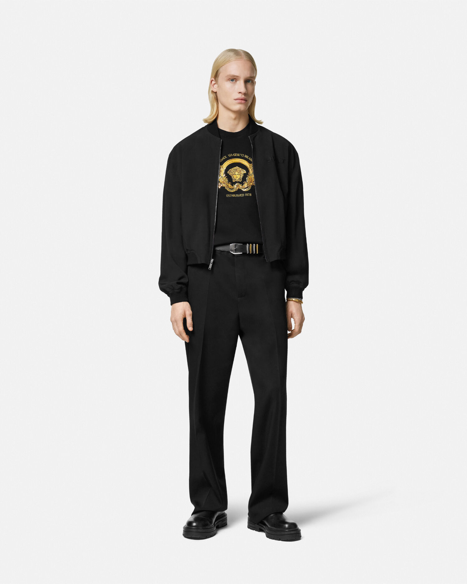 刺繍入り クーペ ブラゾン Tシャツ ブラック | VERSACE JP