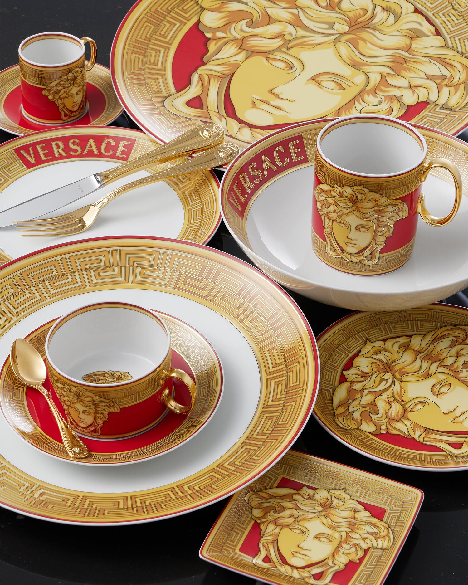 versace-medusa-head-