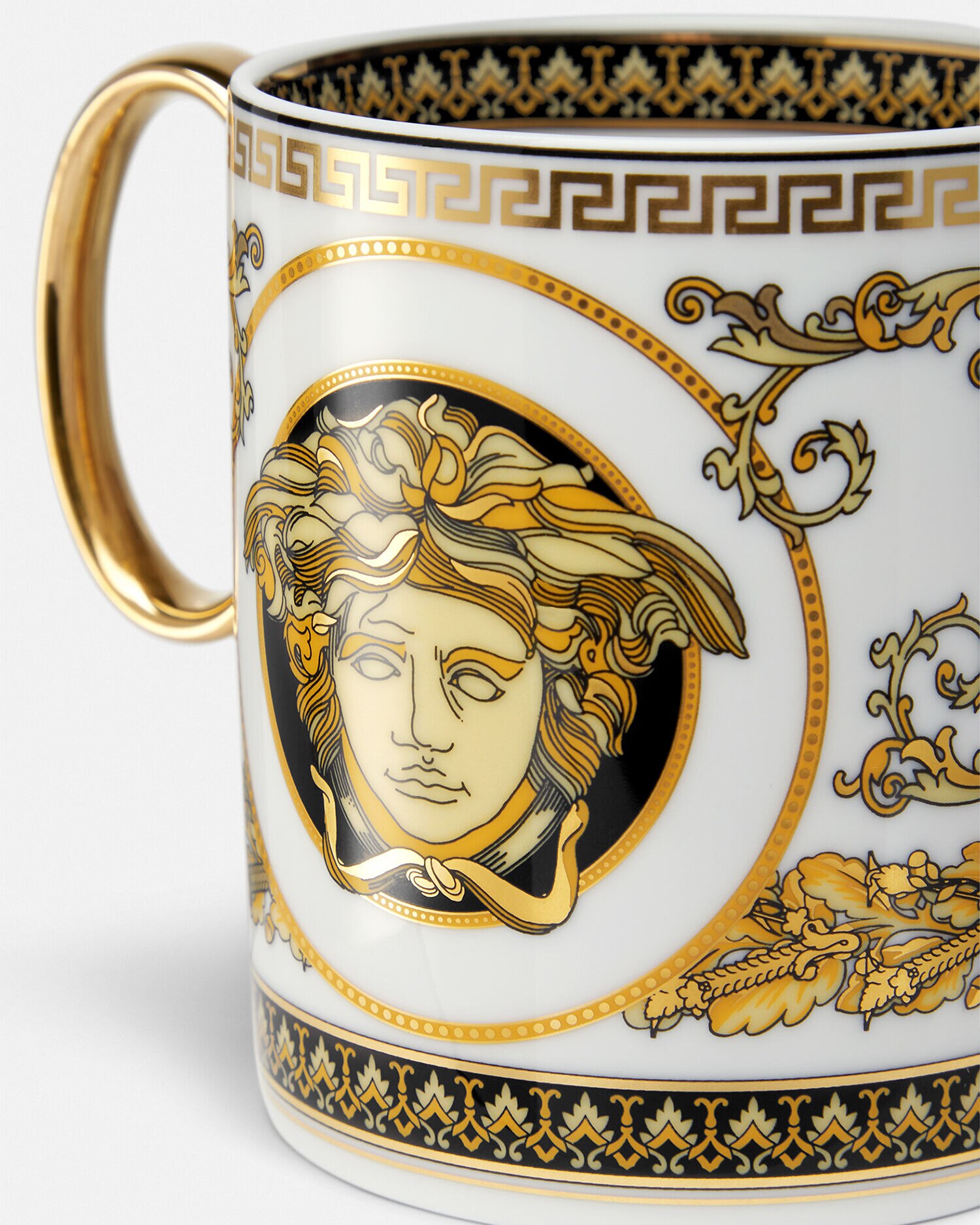 ヴィルトゥス アルファベット K マグ ホワイト,ゴールド | VERSACE JP