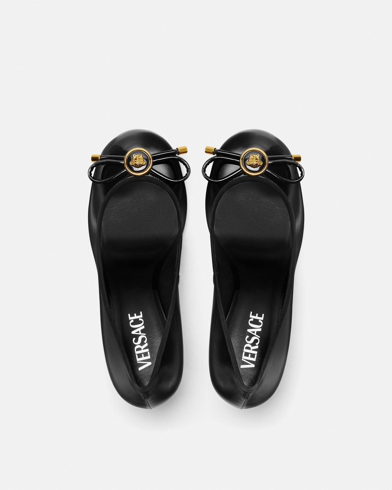 オペラ ボウ パテント パンプス ブラック,ゴールド | VERSACE JP