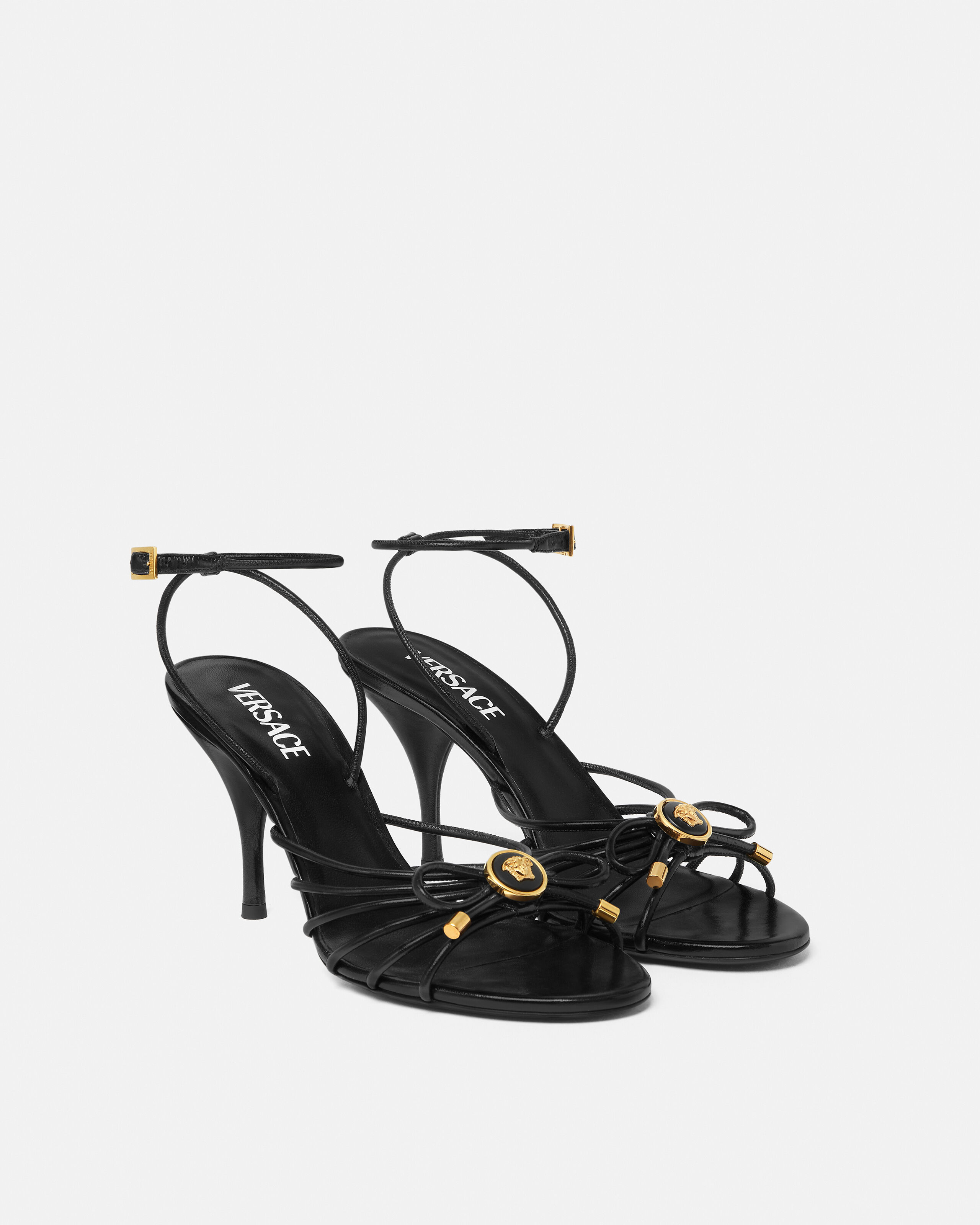 オペラ ボウ ナッパ サンダル 85 mm ブラック,ゴールド | VERSACE JP