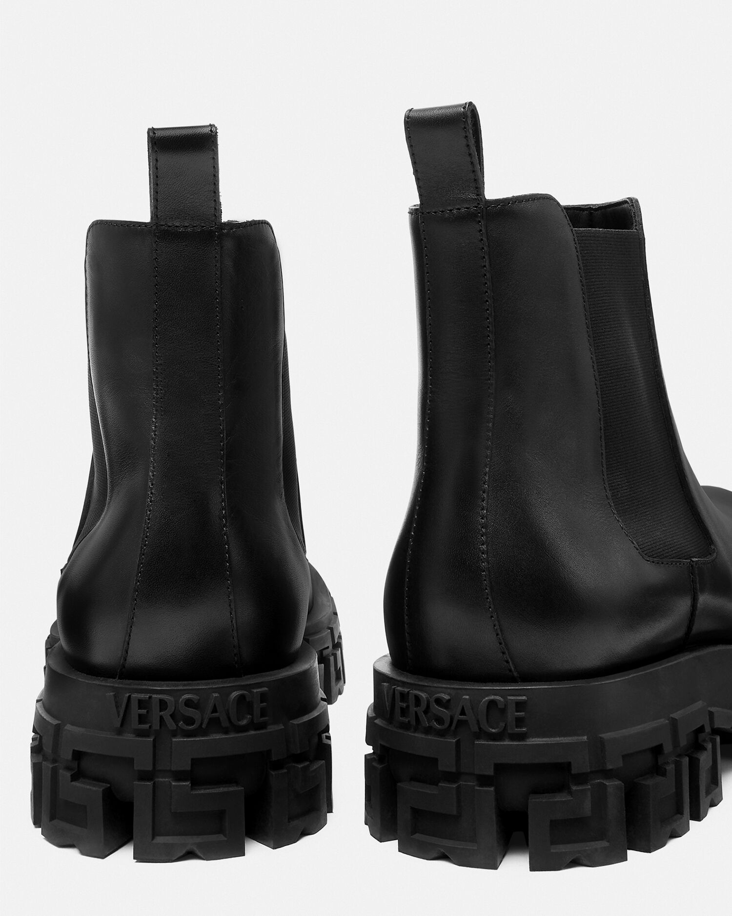 グレカ ポルティコ チェルシー ブーツ ブラック | VERSACE JP