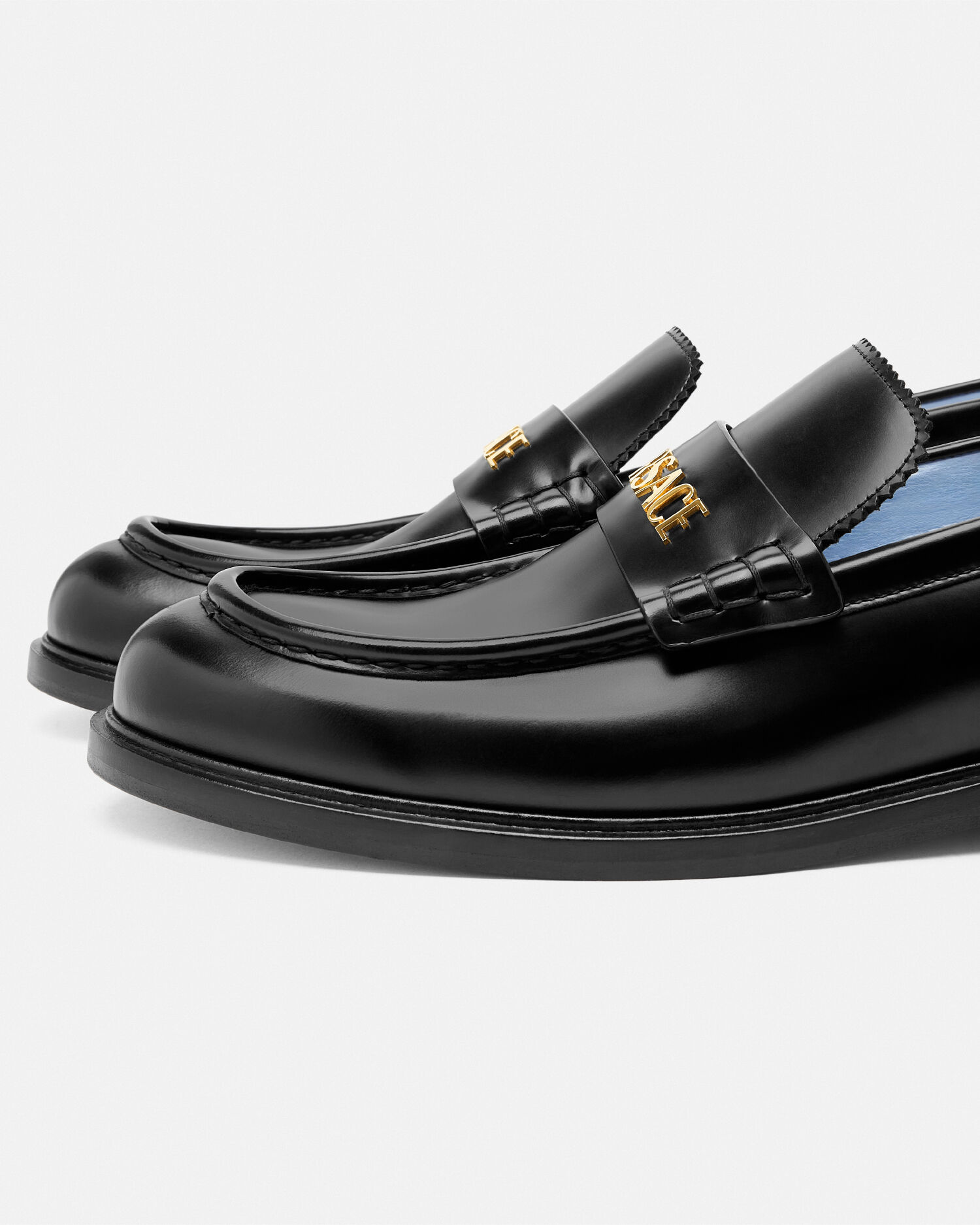 【一部予約販売中】 ロゴローファー JP VERSACE | ブラック,ゴールド 靴