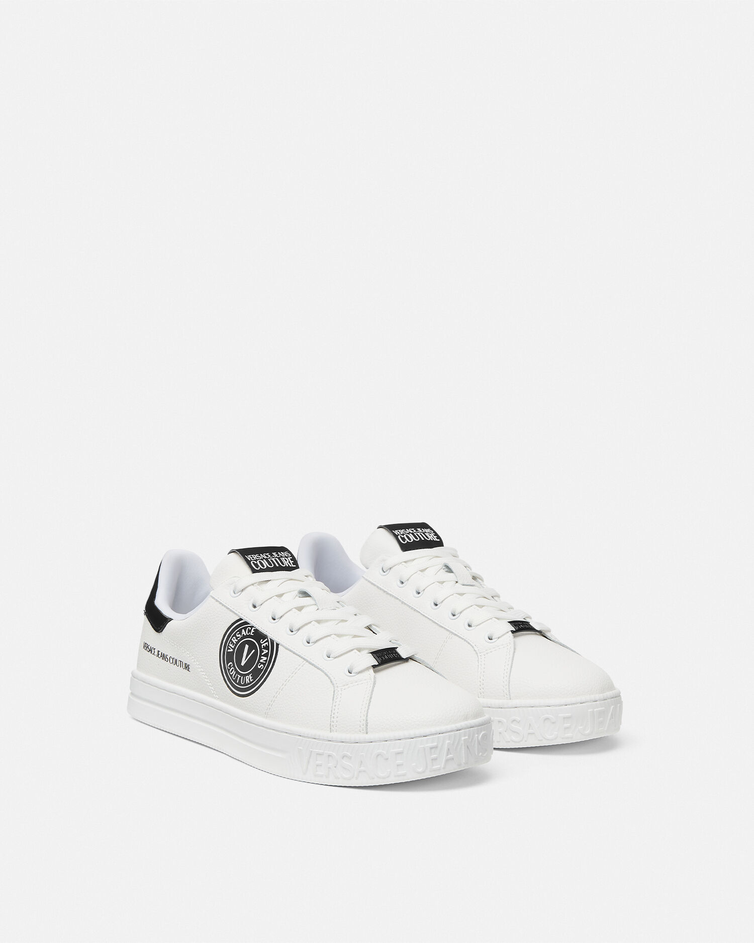 ★VERSACE★Vエンブレムコート 88 スニーカー レターV エンブレム コート 88 スニーカー | VERSACE JP