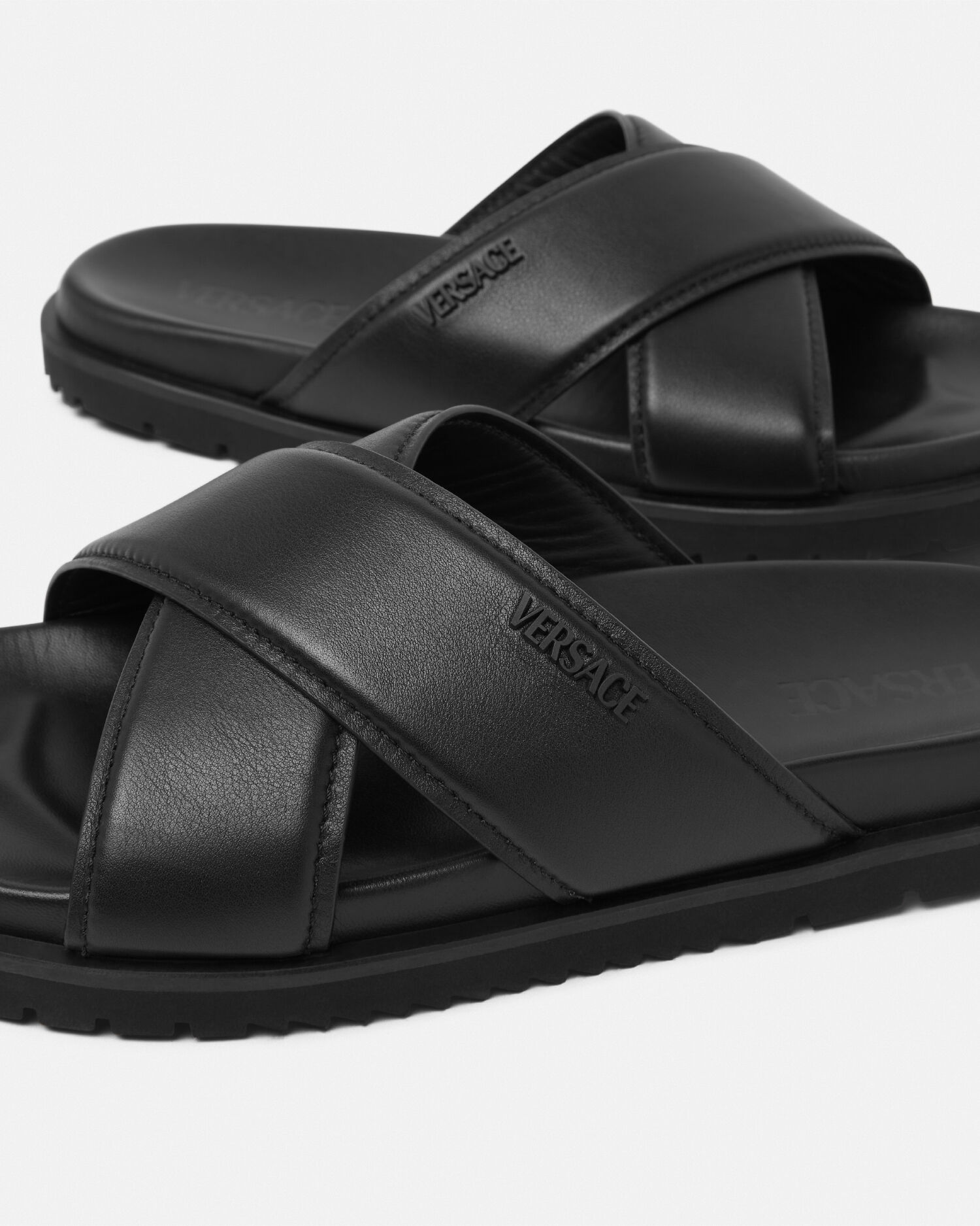 VERSACE サンダル ブラック メンズ ブランドロゴ ゴム製 ロゴ サンダル ブラック | VERSACE JP
