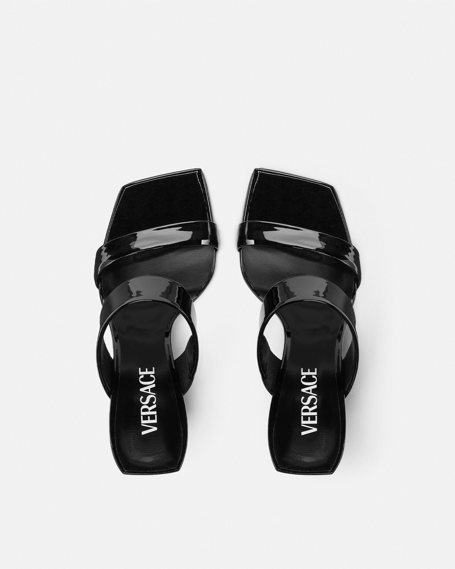 ヴェルサーチェ☆V2025 Vヒールパテントミュール 85 mm V2025 Patent Mules 55 mm Black,Gold | VERSACE US