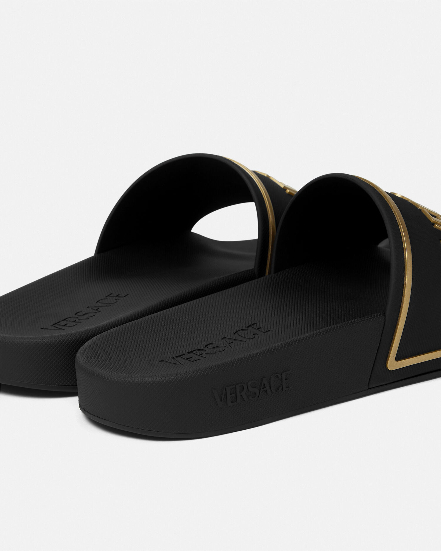 【VERSACE】ロゴ ラウンドトゥ フラット ラバースライドサンダル 楽天市場】VERSACE ヴェルサーチ スライダーサンダル メデューサ