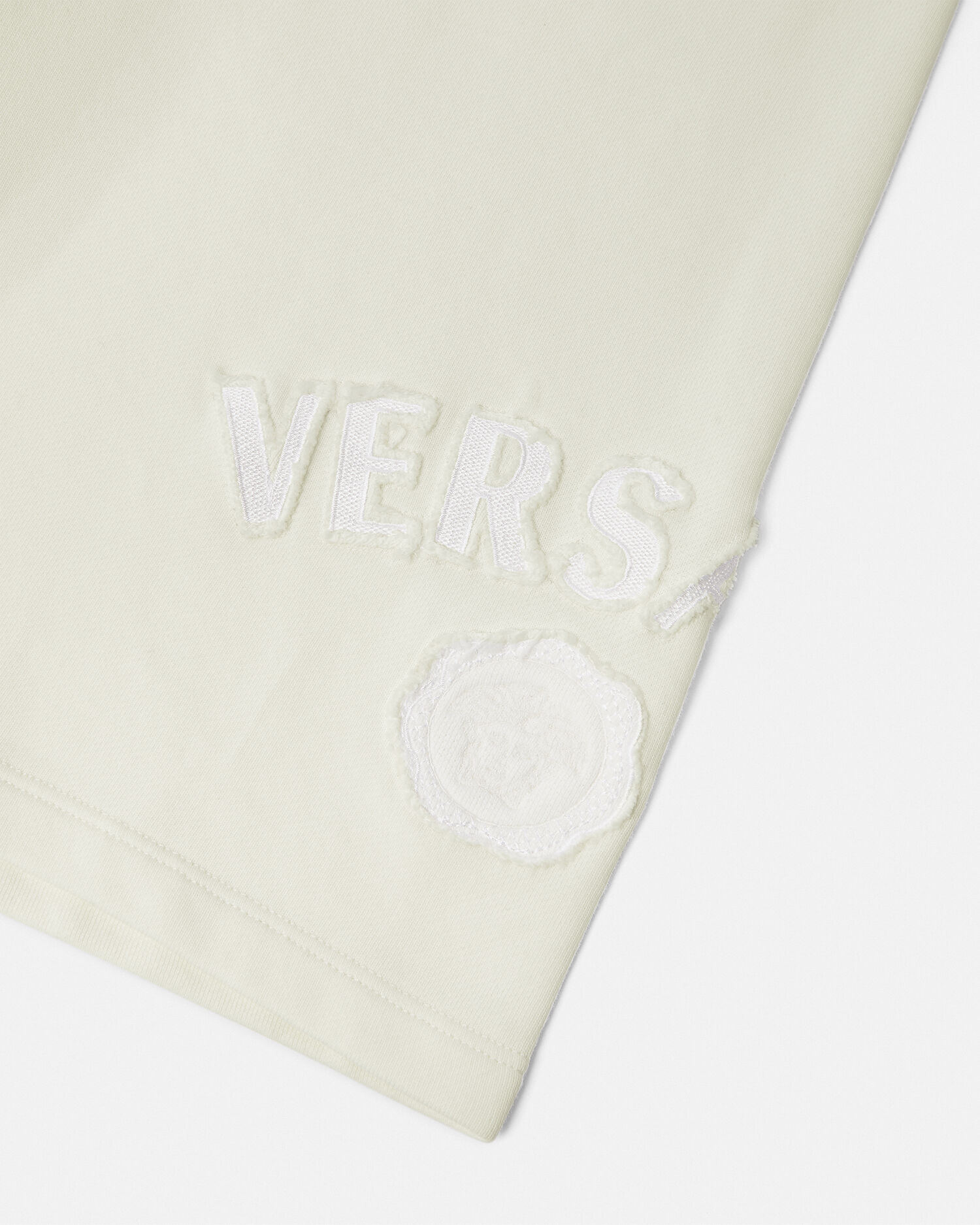 〈残りわずか〉VERSACE ヴェルサーチェ 刺繍 ショートパンツ 刺繍入り スウェット ショートパンツ ヴェルサーチェ ロゴ