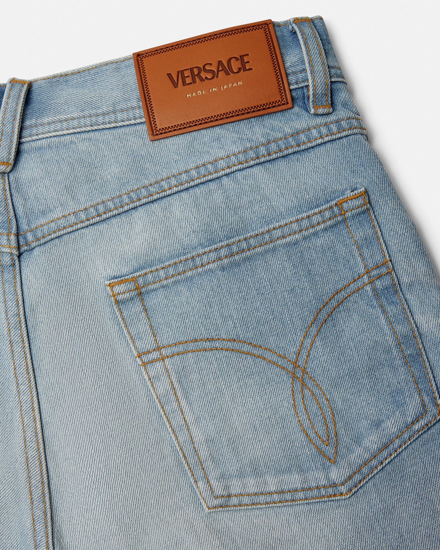 【関税込み】Versace ホワイト クロップド フレアジーンズ MOTHER クロップド フレアジーンズ 通販 - FARFETCH