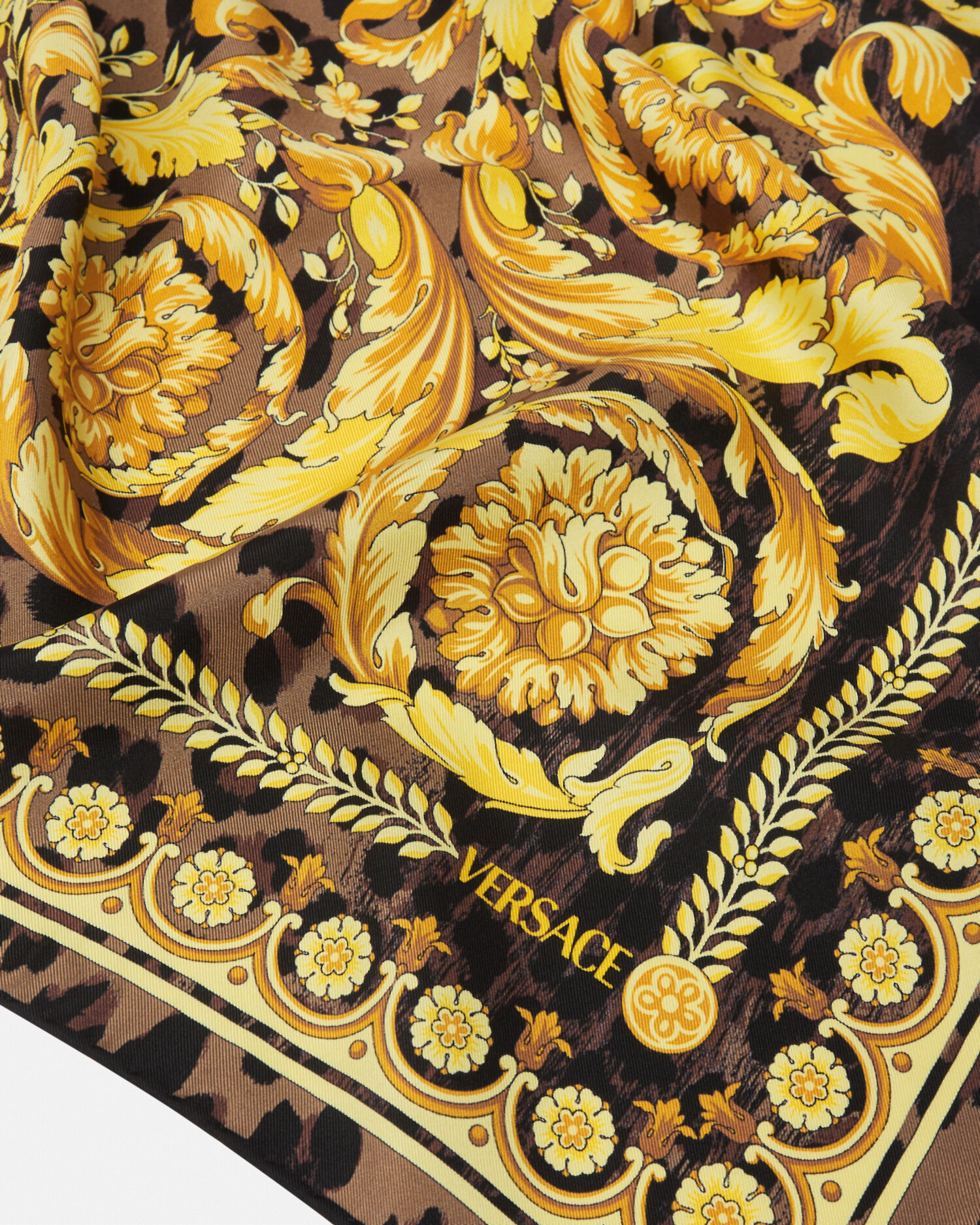 ワイルド バロッコ シルク スカーフ 90 cm アニマリエ | VERSACE JP