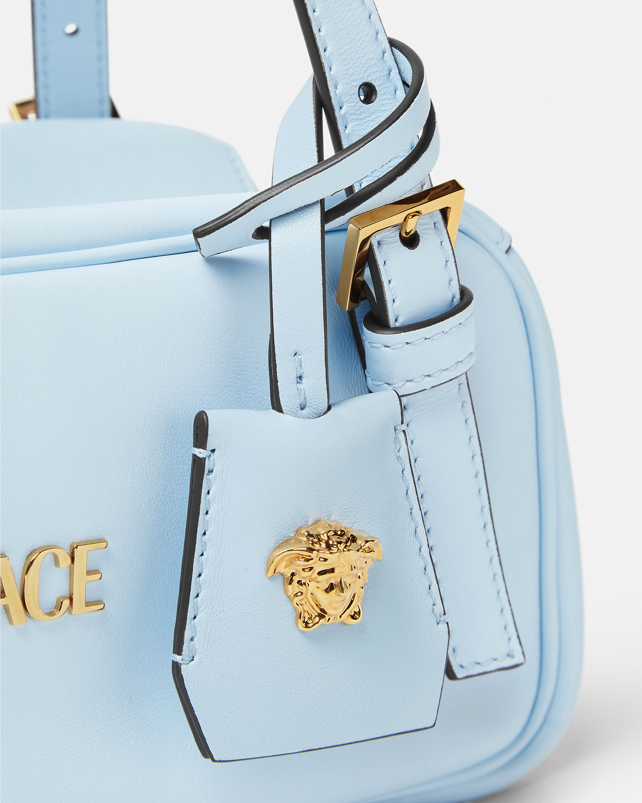 ヴェルサーチェ タグ ナッパ ボウリング バッグ ブルー | VERSACE JP