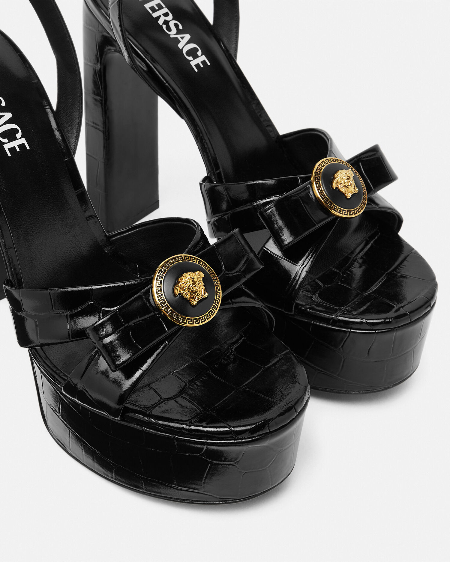 関税送料込★VERSACE ジャンニリボンサンダル クロコ エフェクト ジャンニ リボン サンダル 140 mm | VERSACE JP