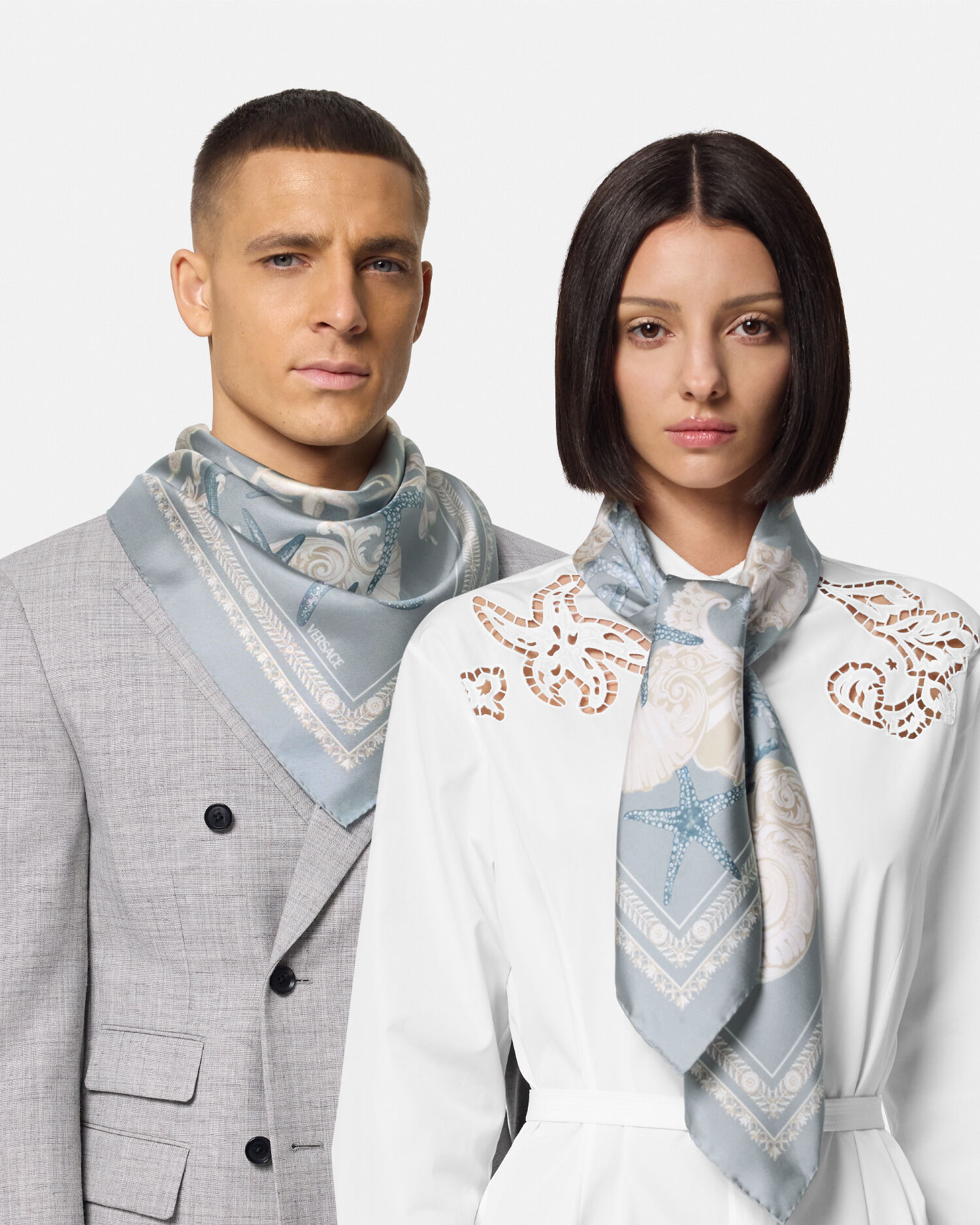 バロッコ シー シルク スカーフ 90 cm ブルー,プリント | VERSACE JP