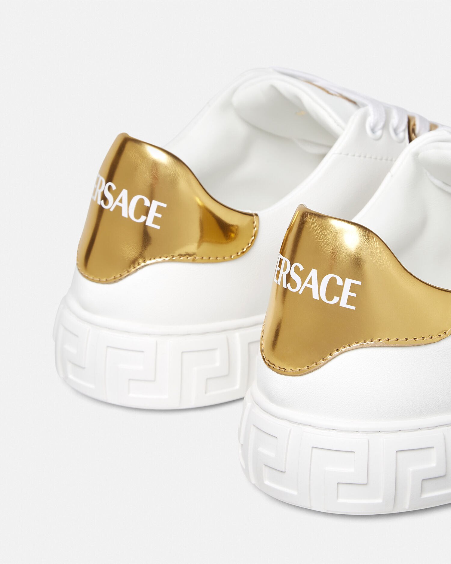 【関税込】VERSACE ヴェルサーチェ◆スタッド グレカ スニーカー スタッド グレカ スニーカー ホワイト,ゴールド | VERSACE JP