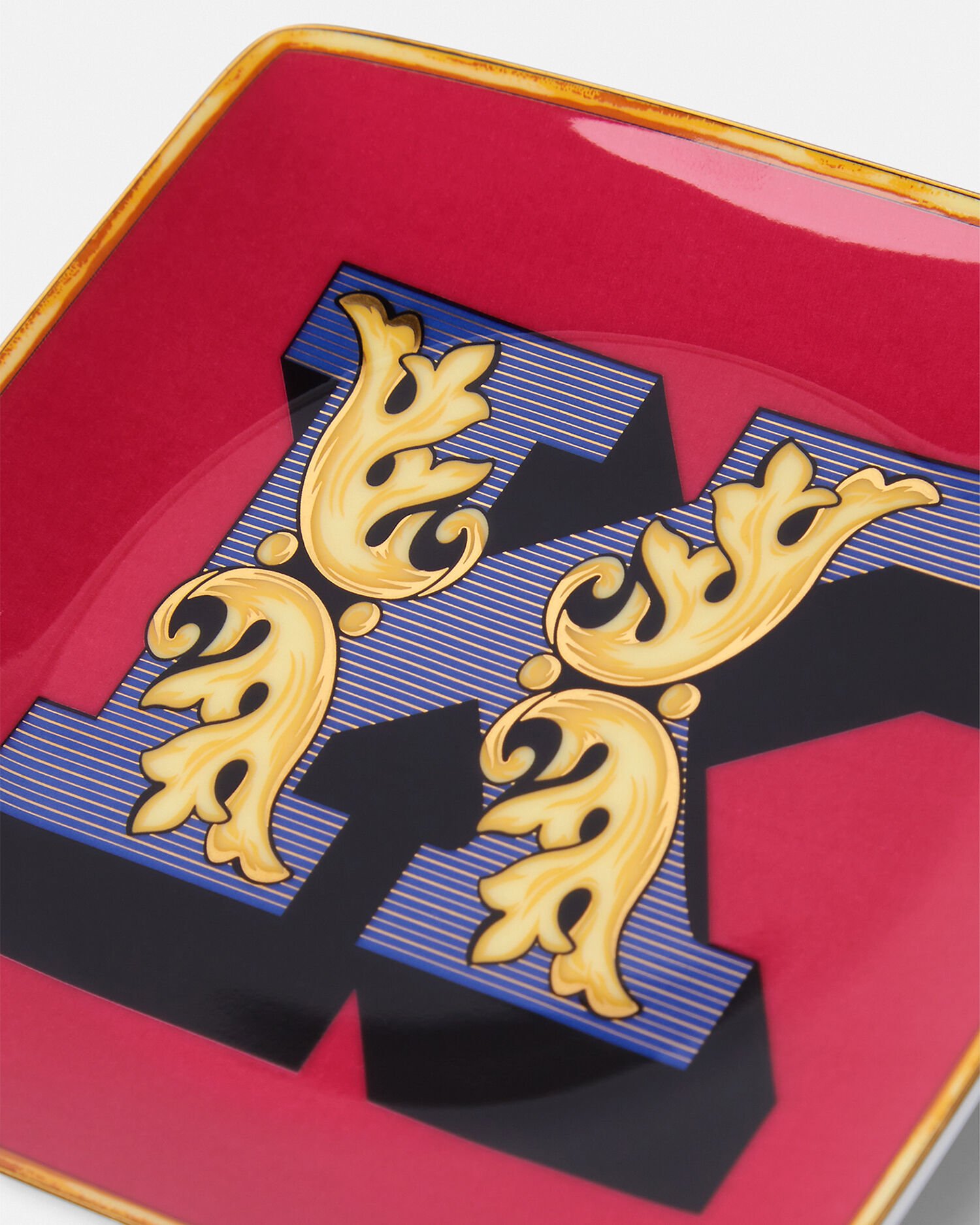 ヴェルサーチェ アルファベット K ディッシュ 12 cm プリント | VERSACE JP
