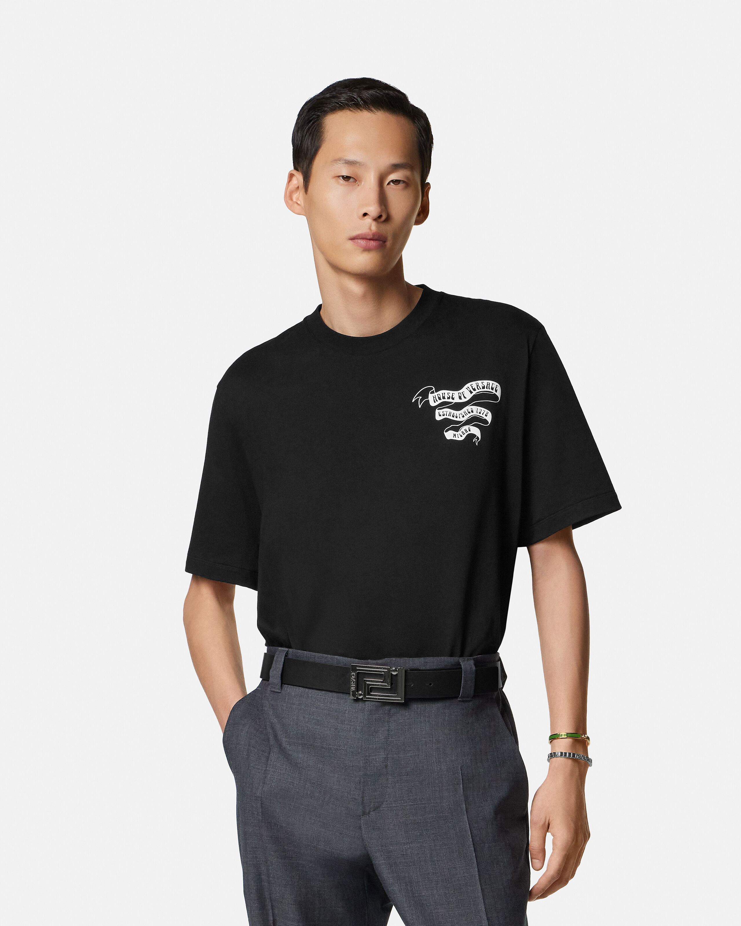 プリント コットンジャージー レギュラー Tシャツ ブラック | VERSACE JP