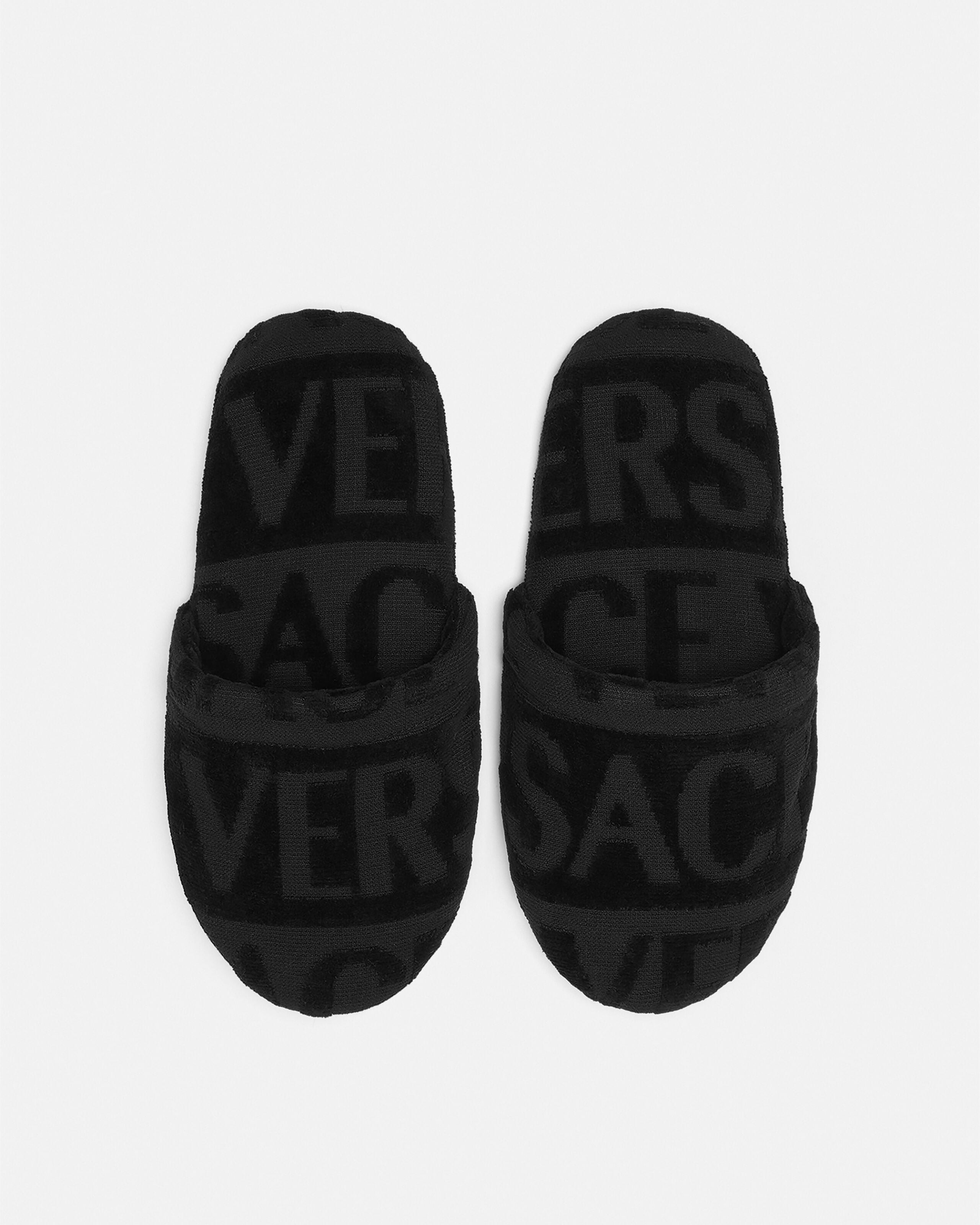 ヴェルサーチェ オールオーバー タオル スリッパ ブラック | VERSACE JP
