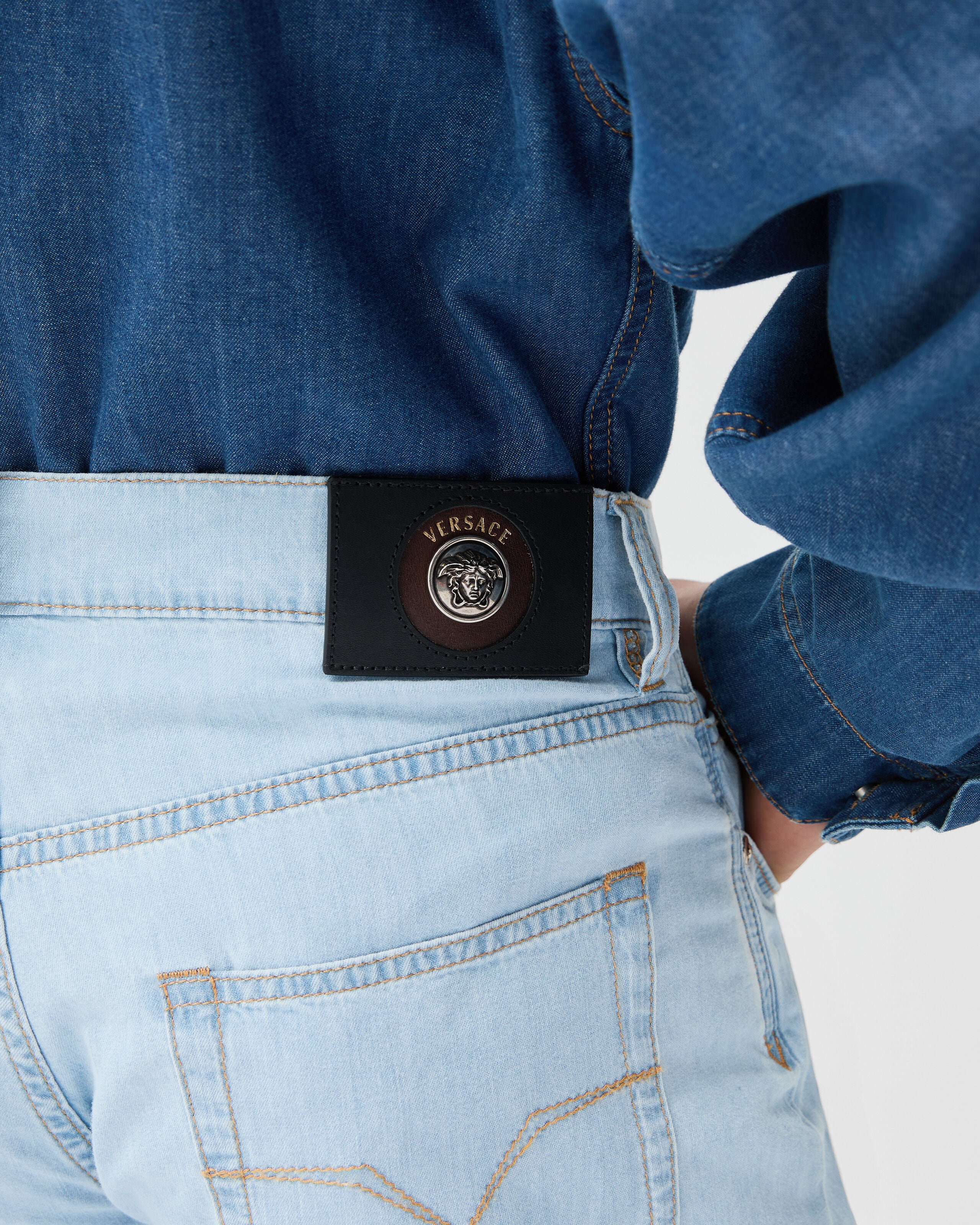 シャンブレー デニム ショートパンツ ブルー | VERSACE JP