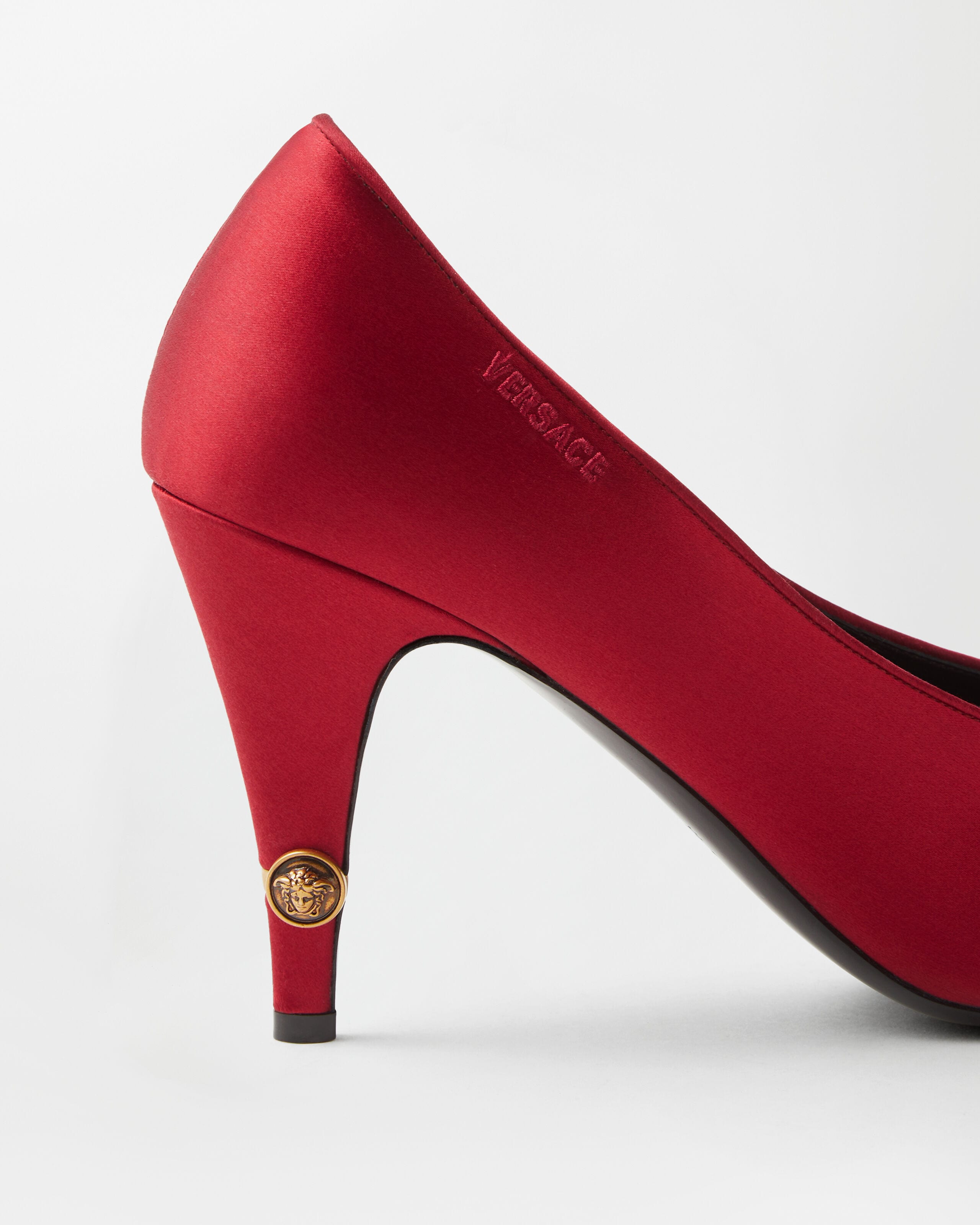 【箱付き】VERSACE ポインテッドトゥパンプス ジャンニ サテン パンプス 90 mm レッド | VERSACE JP