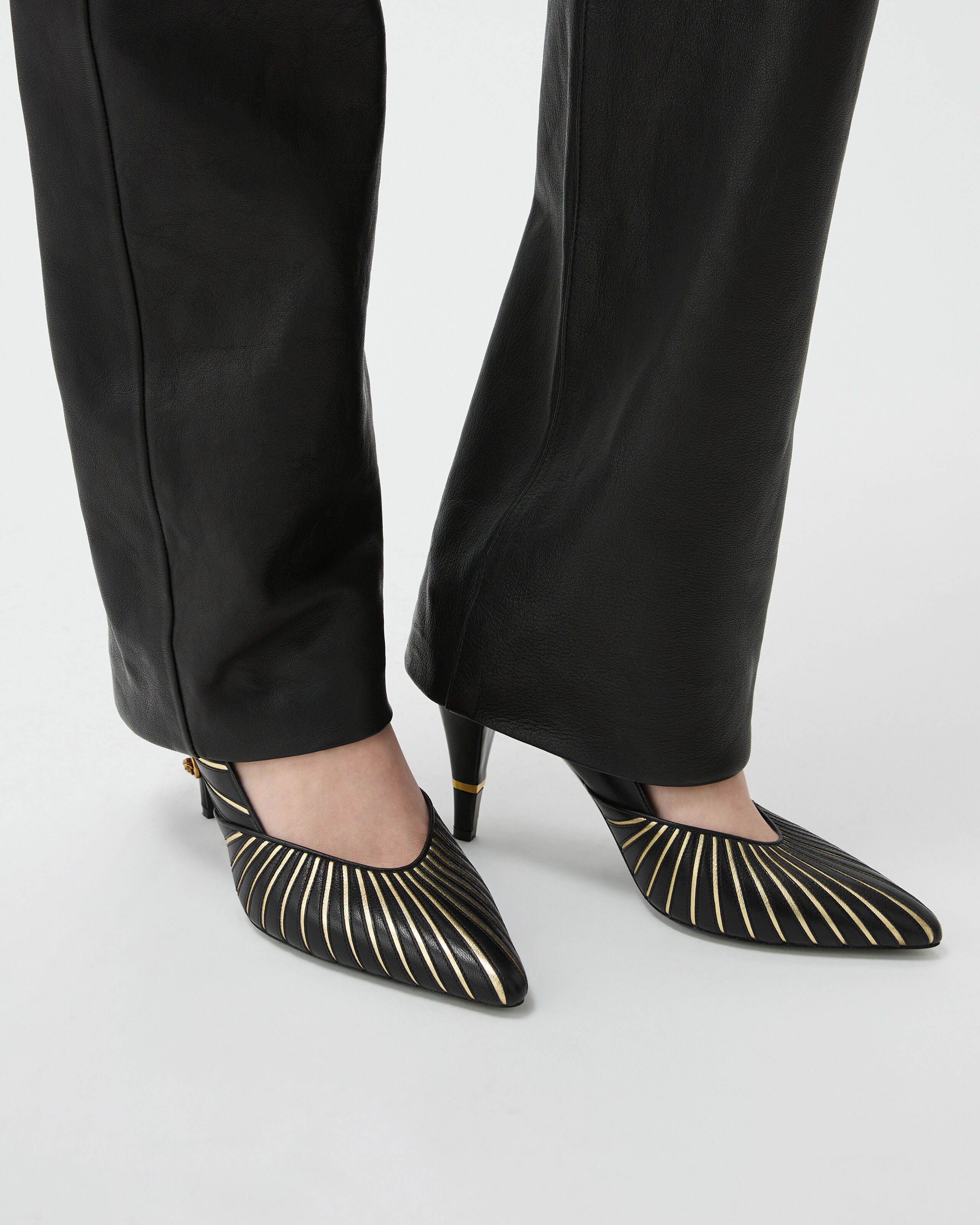 ジャンニ ナッパレザー パンプス 90 mm ブラック | VERSACE JP