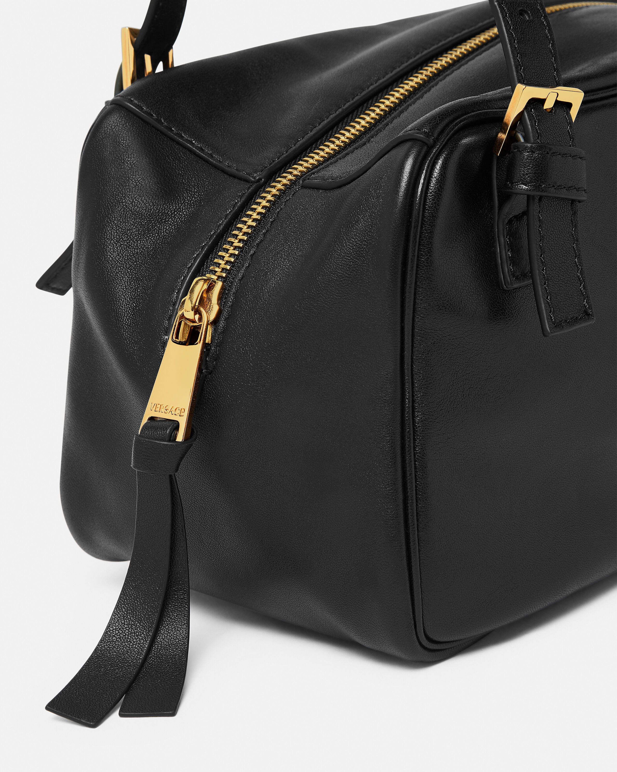 ヴェルサーチェ タグ ラージ ナッパ ボウリング バッグ | VERSACE JP