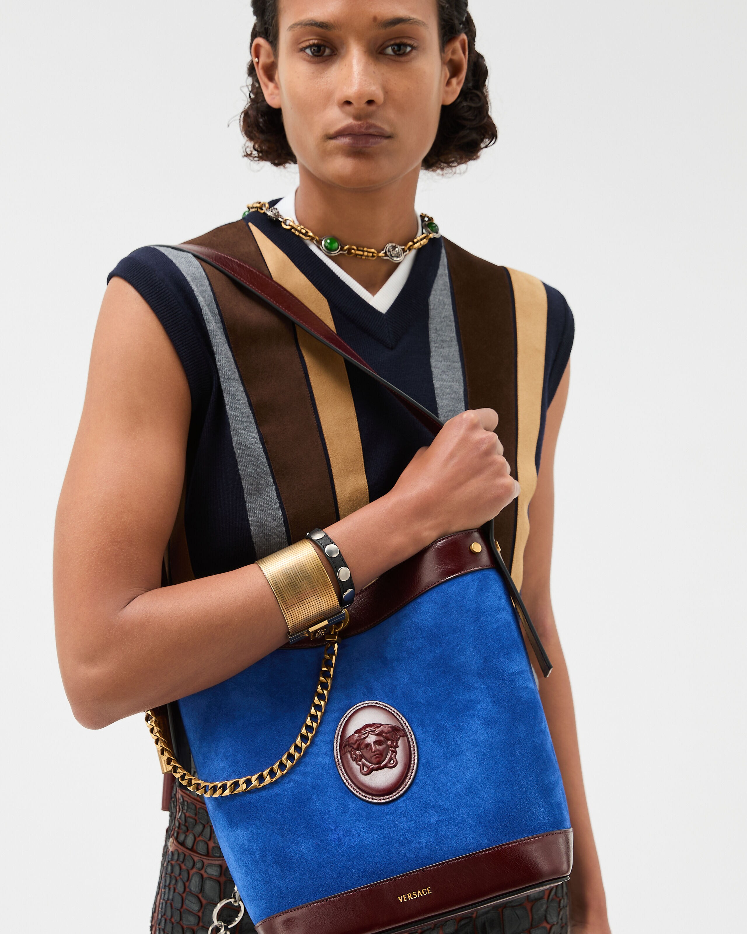 ピヴォ スモール スエード バケット バッグ ブルー,ブラウン | VERSACE JP
