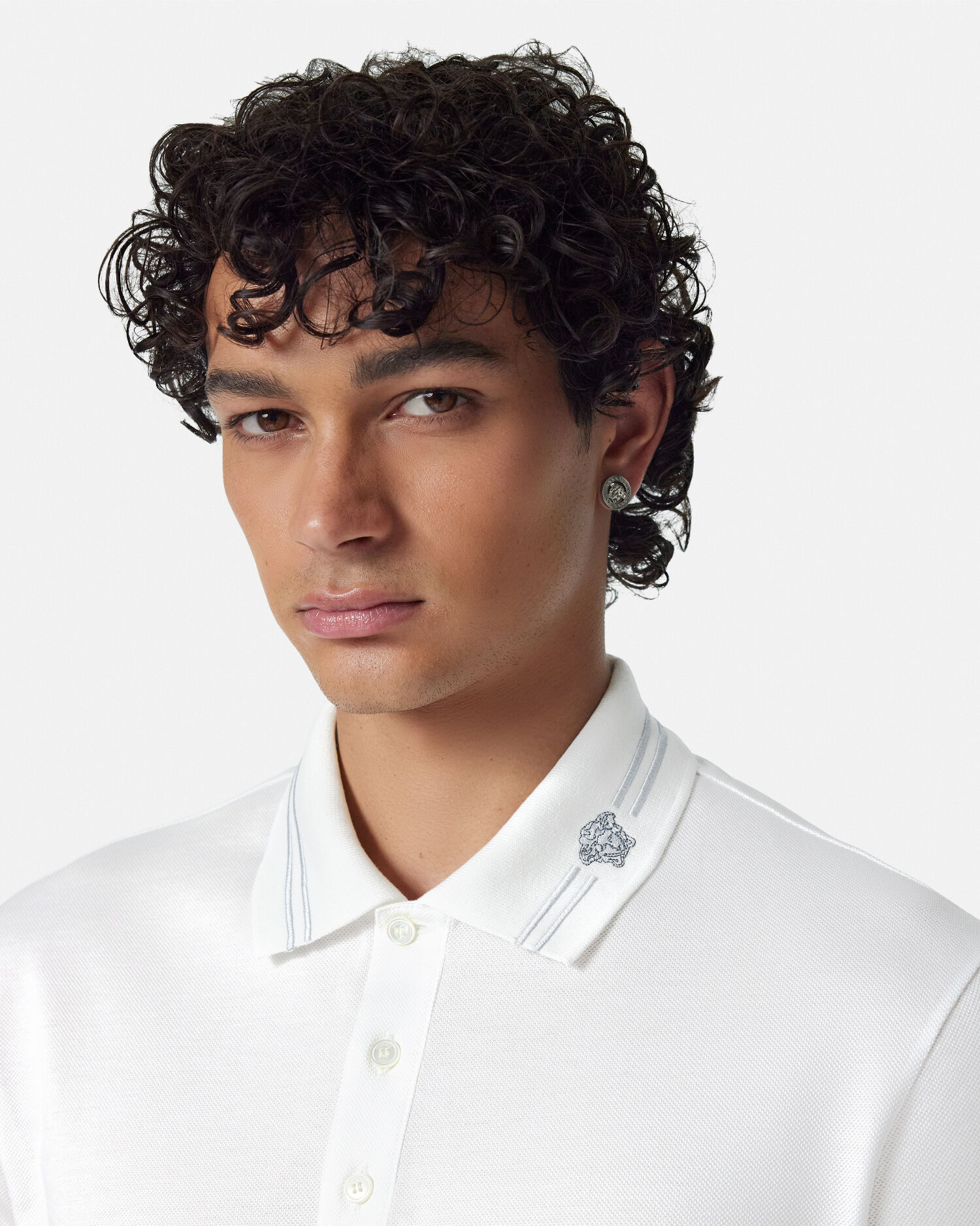 (送料・関税込) VERSACE メデューサ 刺繍入り white ポロ シャツ 刺繍入り ポロ シャツ メドゥーサ | VERSACE JP