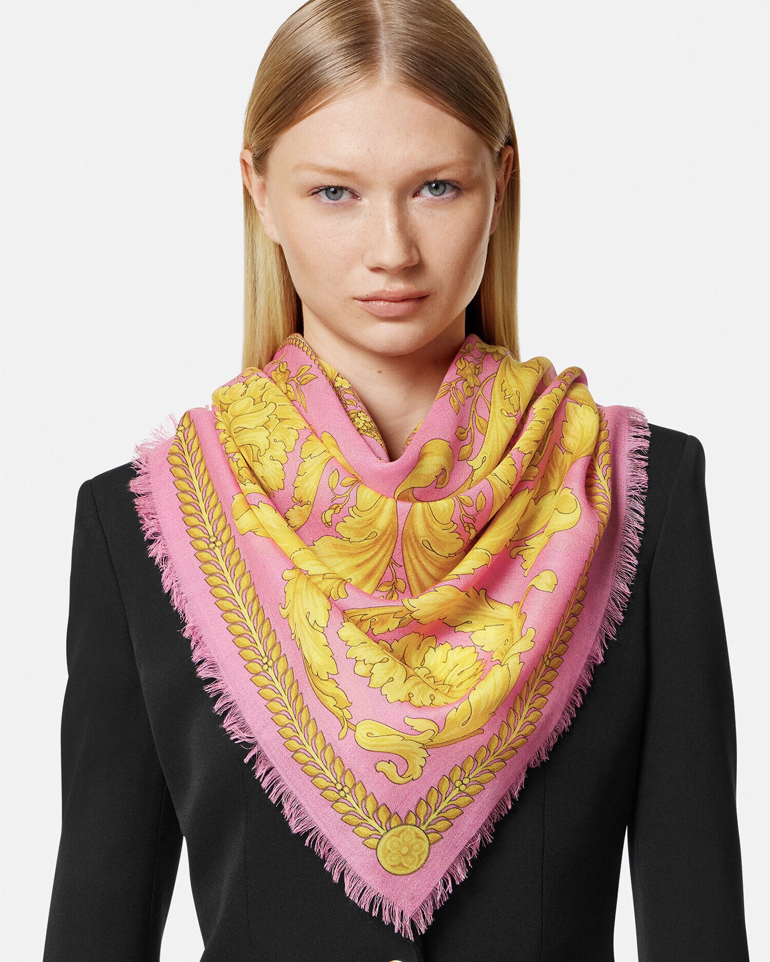 VERSACE ストール　イエロー　イタリア製　ヴェルサーチ