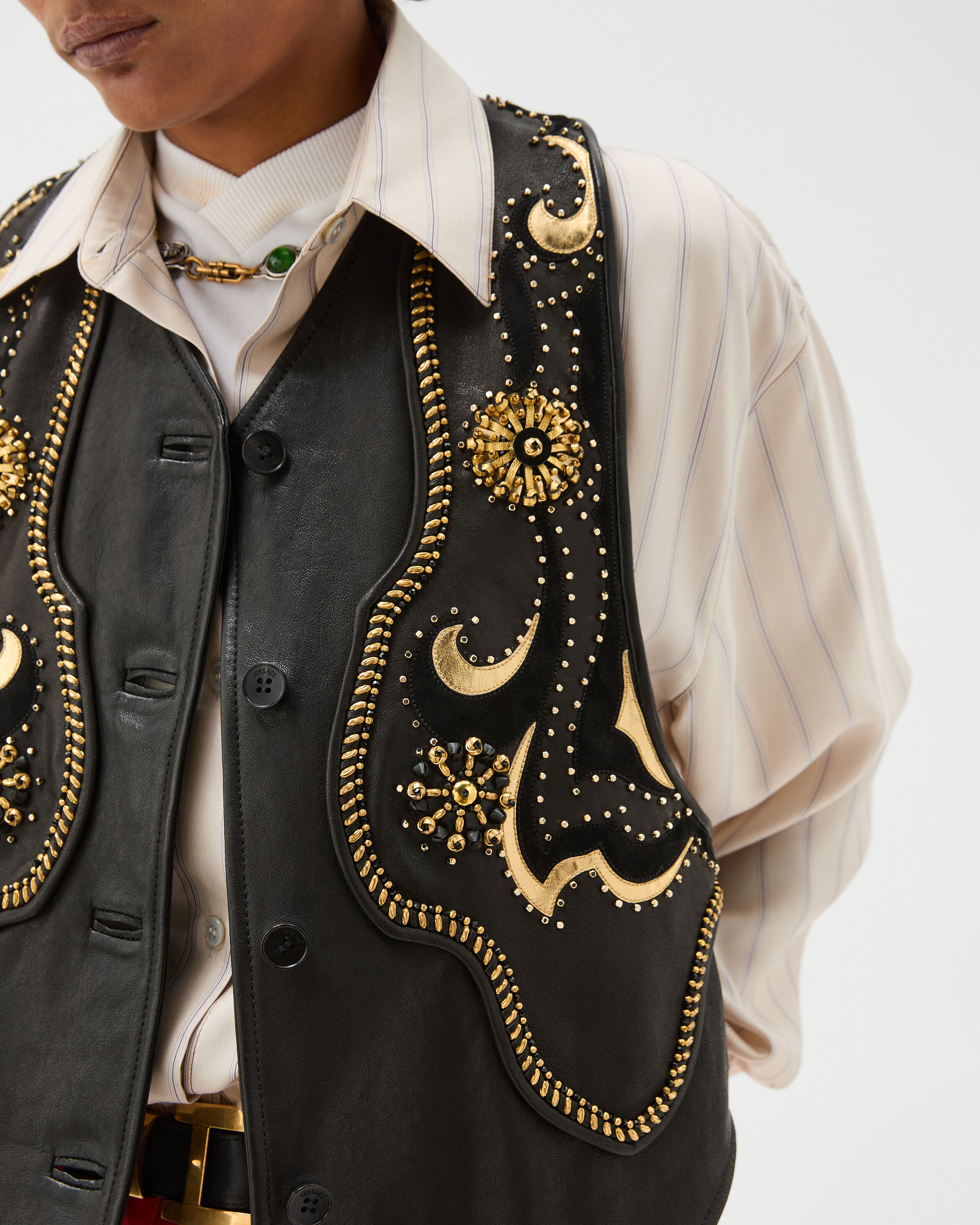 inaRio レザー刺繍ベスト 刺繍入り レザー ベスト ブラック | VERSACE JP