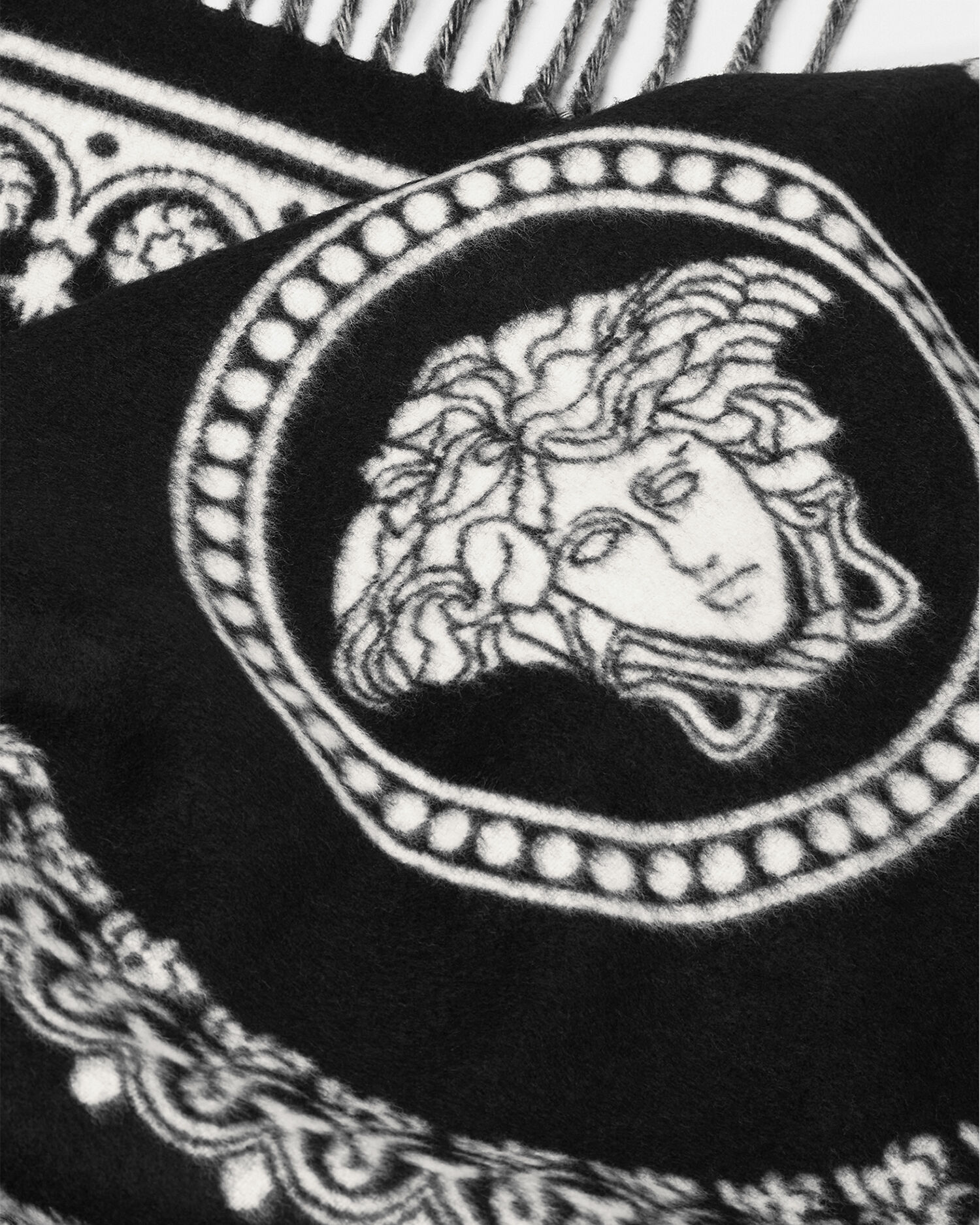 納得できる割引 フリンジ フーラード バロッコ ブランケット JP VERSACE | ブラック ジャケット・アウター