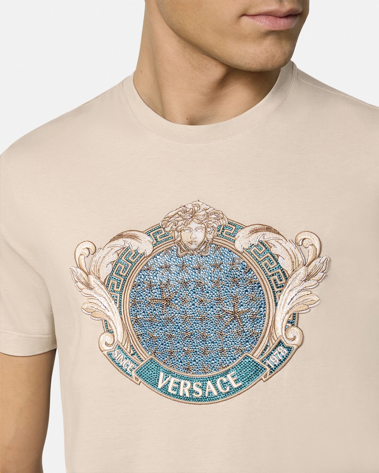 クリスタル ヒトデ ブラゾン Tシャツ ベージュ | VERSACE JP
