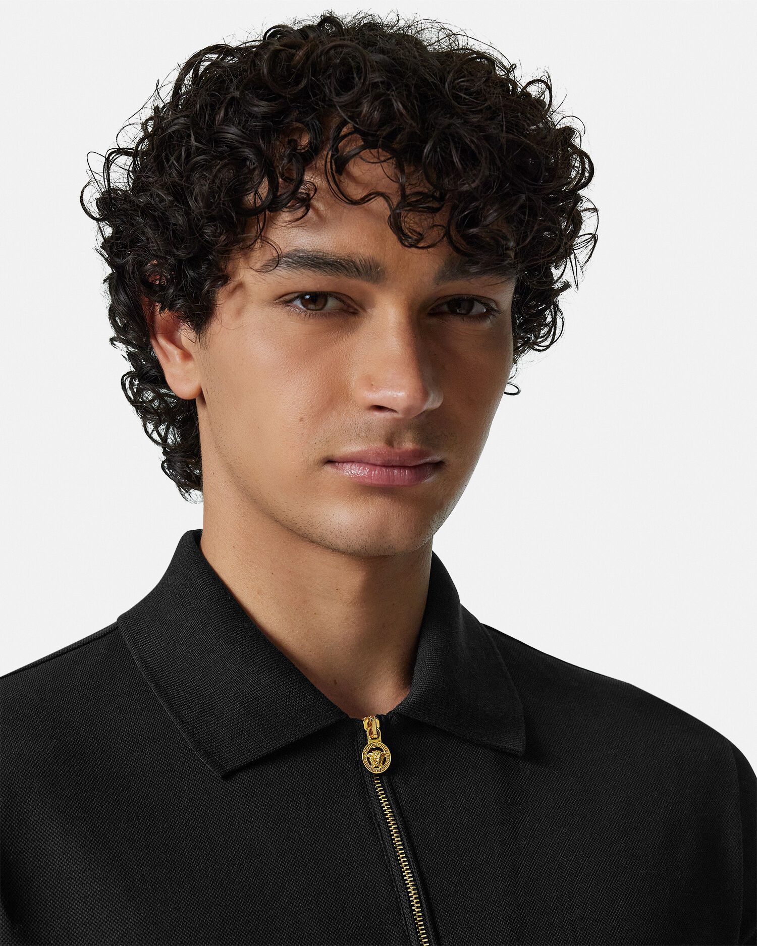 刺繍入り コットンピケ ハーフジッパー ポロシャツ ブラック | VERSACE JP