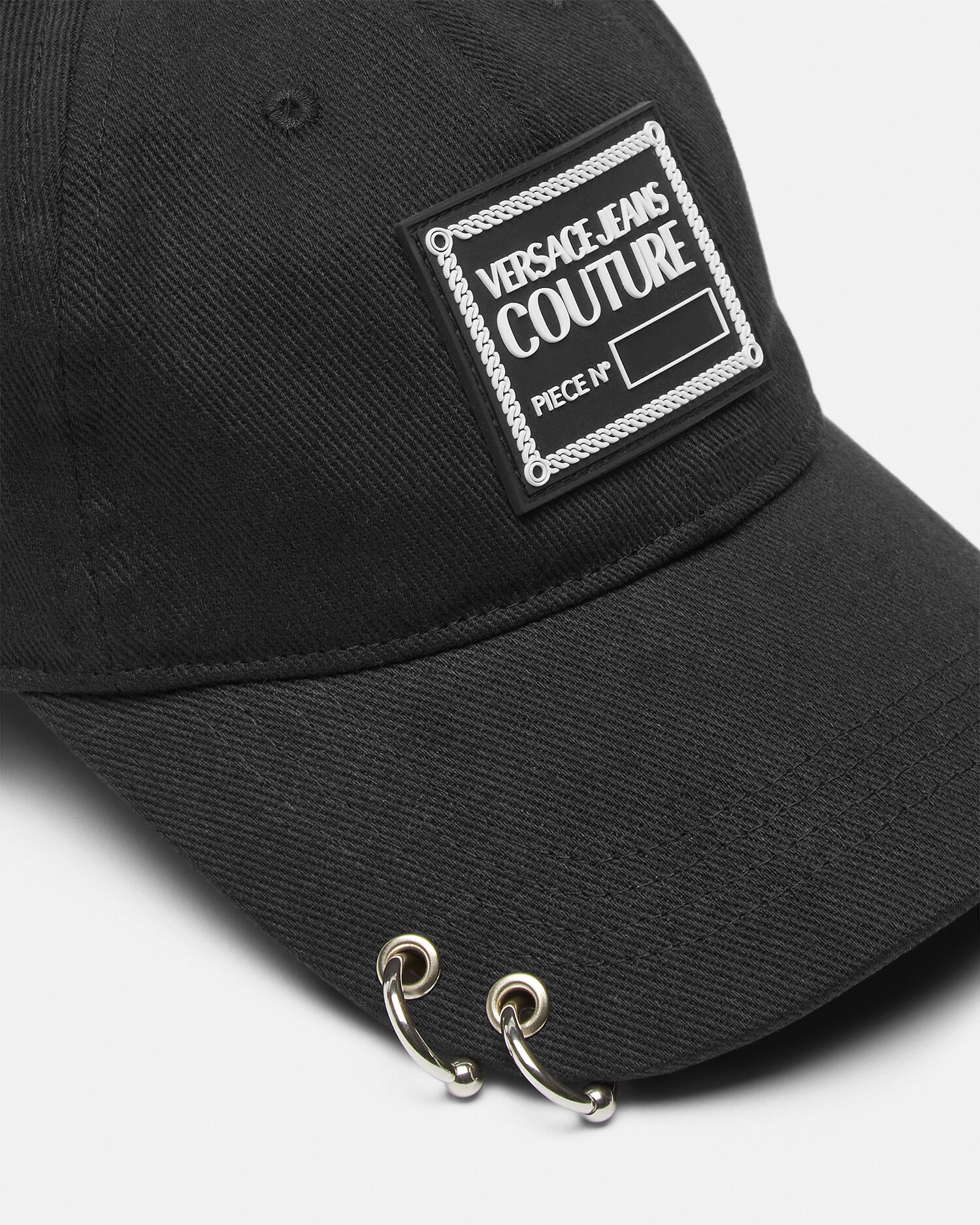 ベースボール キャップ ピース ナンバー ピアス | VERSACE JP
