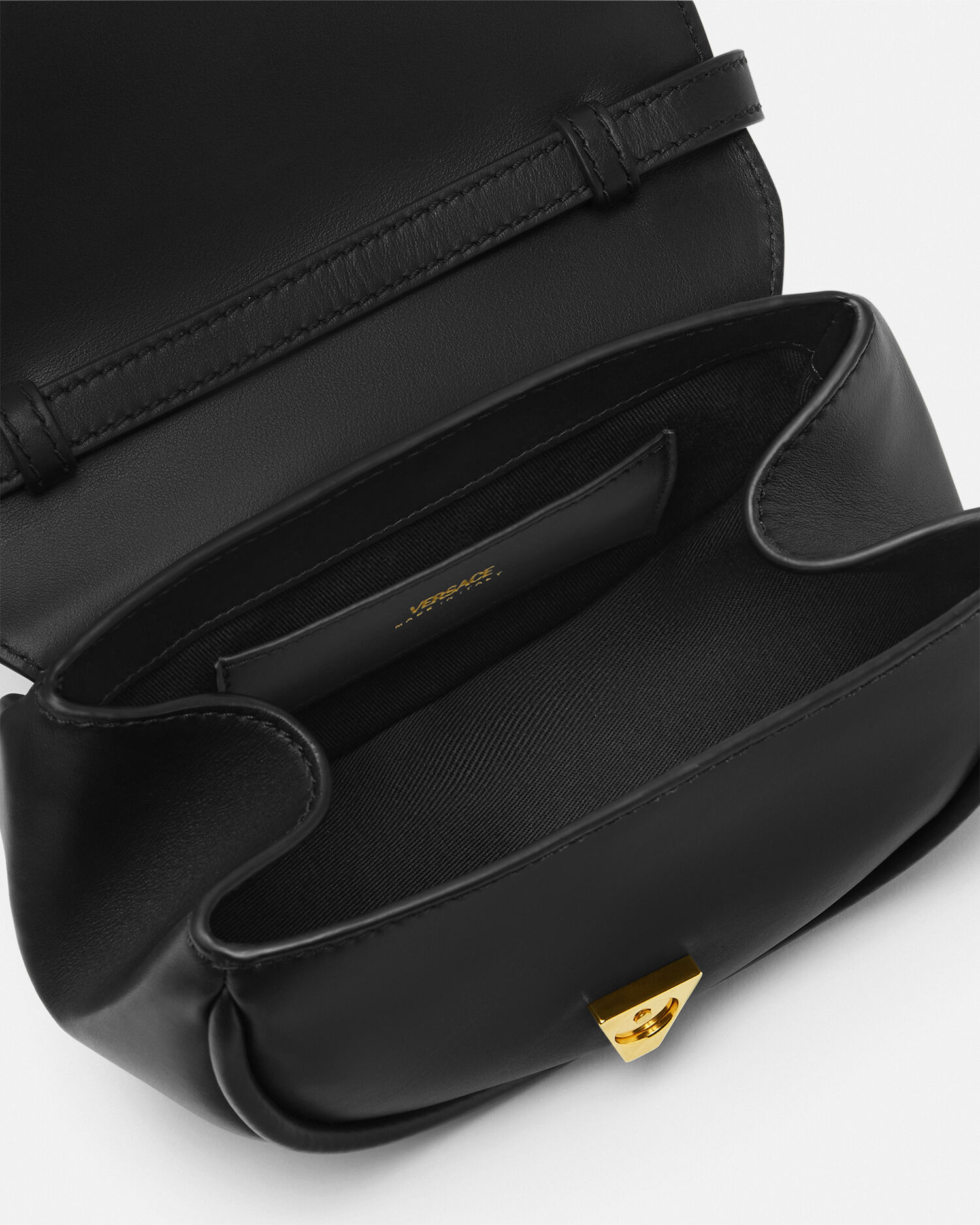 【Versace】スモール ショルダー バッグ ヴィルトゥス ブラック スモール ショルダー バッグ ヴィルトゥス | VERSACE JP