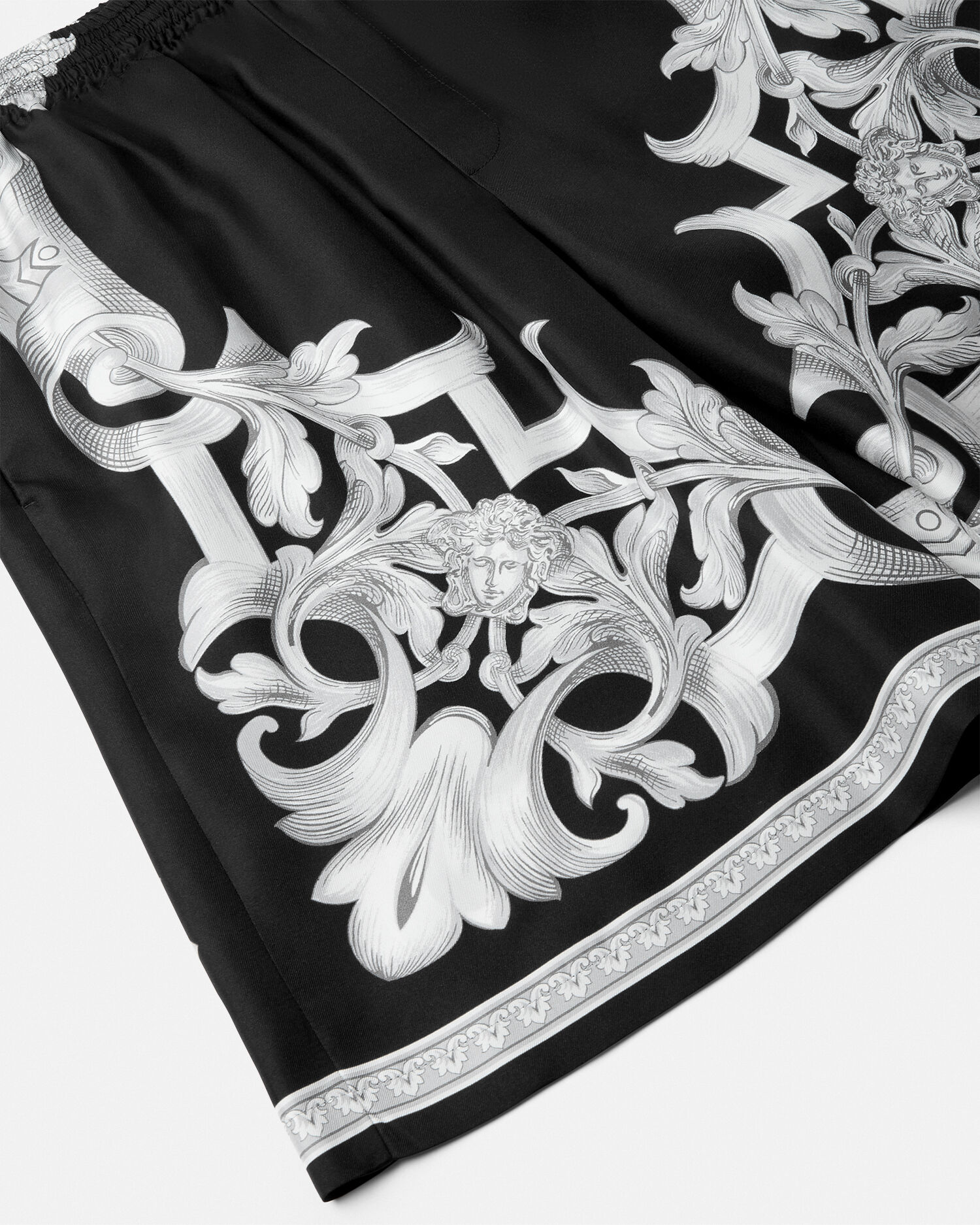 バロッコシルク ショートパンツ ブラック,プリント | VERSACE JP