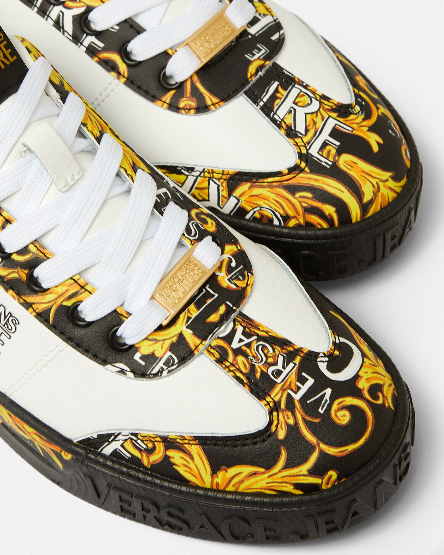 コート 88 ロゴ クチュール スニーカー プリント | VERSACE JP