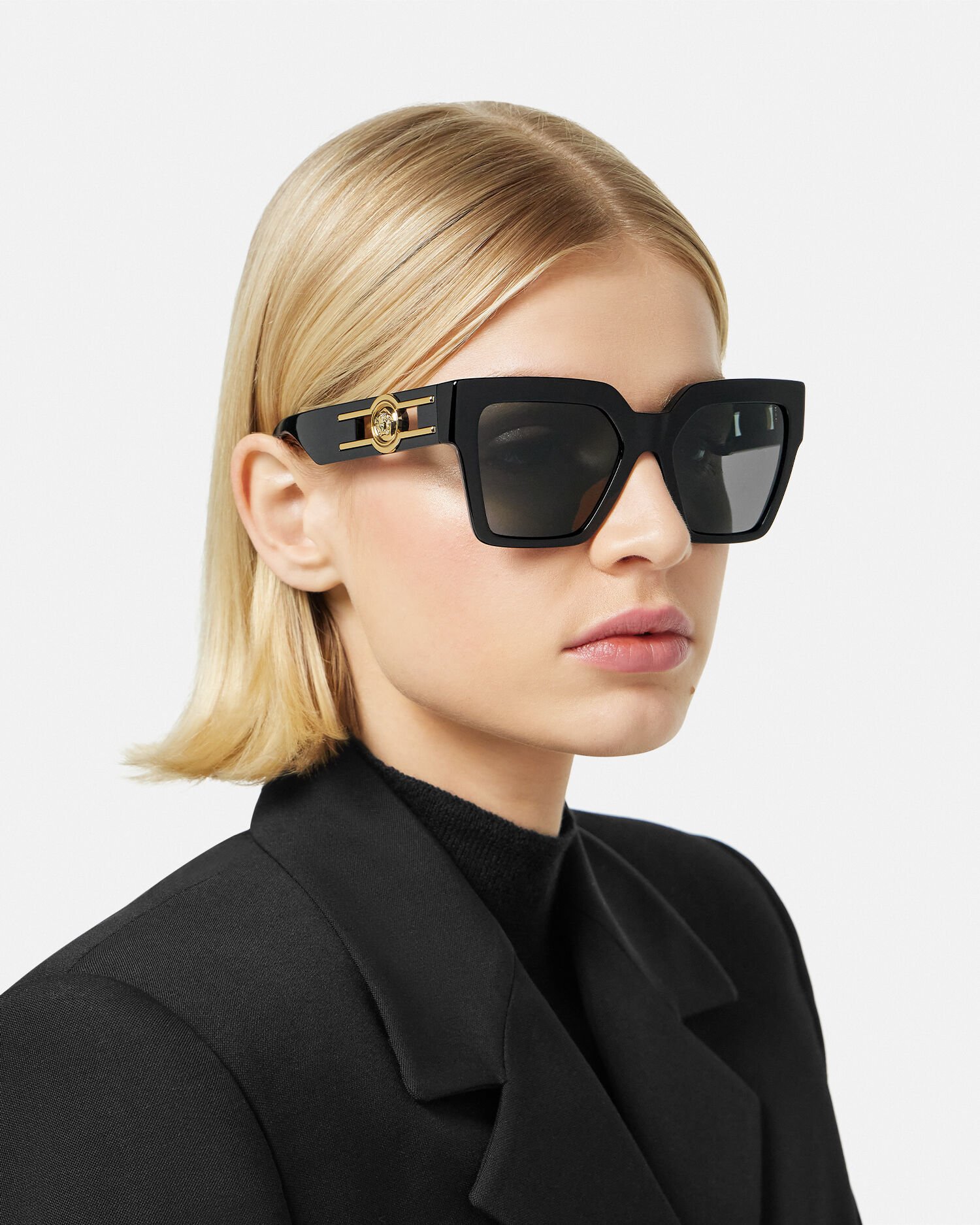 メドゥーサ デコ バタフライ サングラス ブラック | VERSACE JP