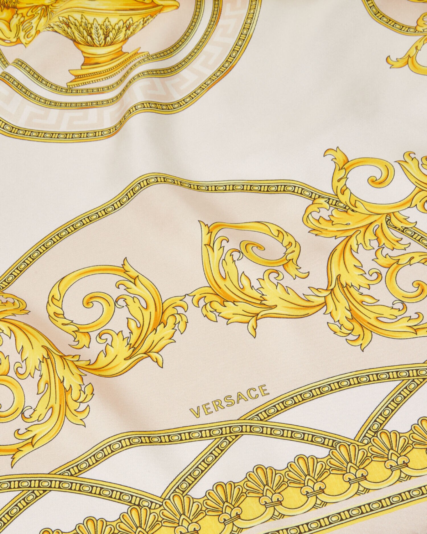 ラ クープ デ デュー シルク スカーフ 90 cm ゴールド,プリント | VERSACE JP