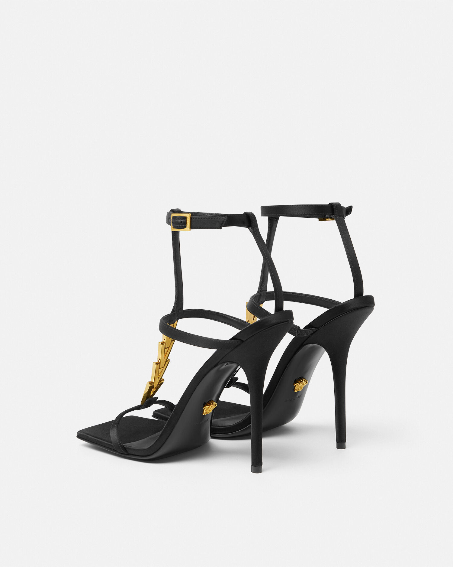 V2025 チェーン クリスタル サテン サンダル 105 mm | VERSACE JP