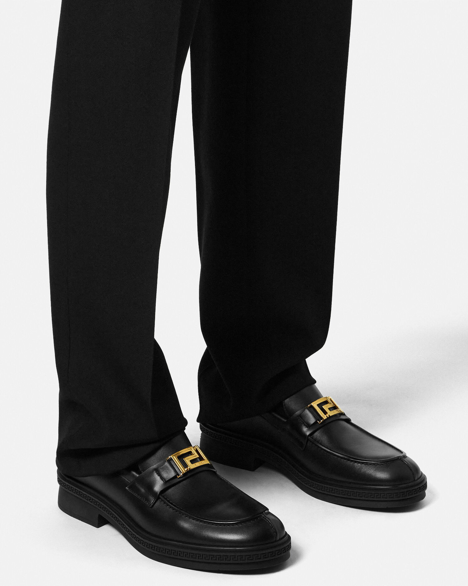 グレカ レザー ローファー ブラック,ゴールド | VERSACE JP