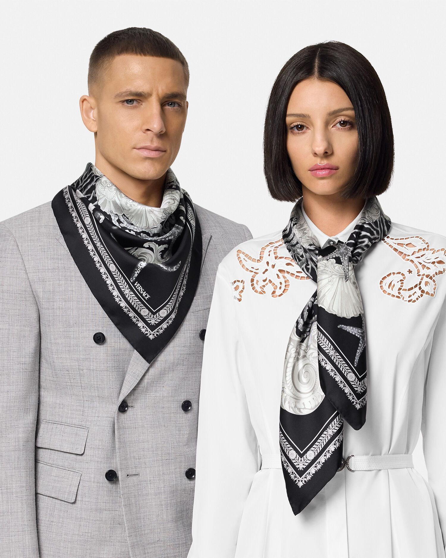 バロッコ シー シルク スカーフ 90 cm ブラック,プリント | VERSACE JP