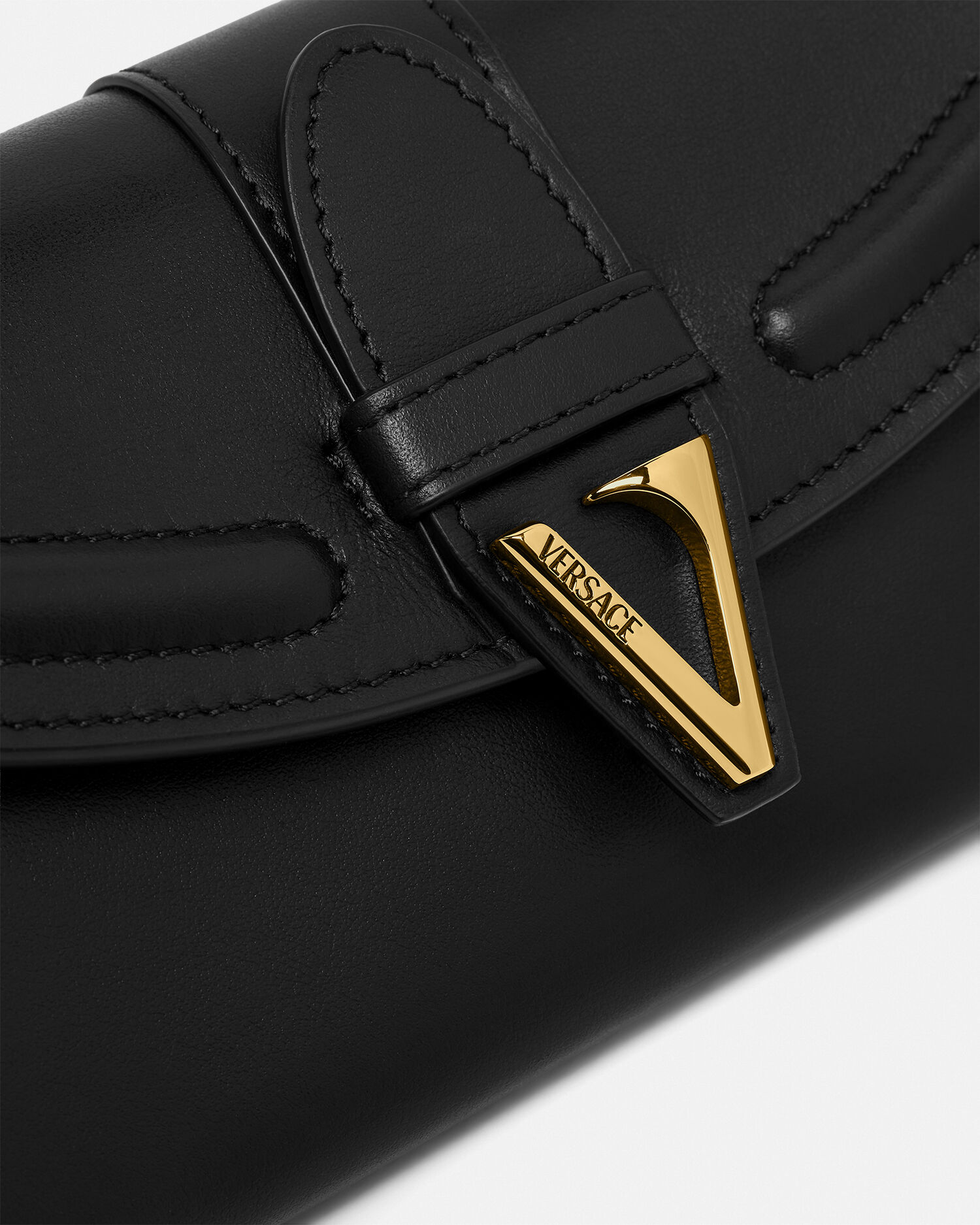 レターV レザー ウォレット オン チェーン | VERSACE JP