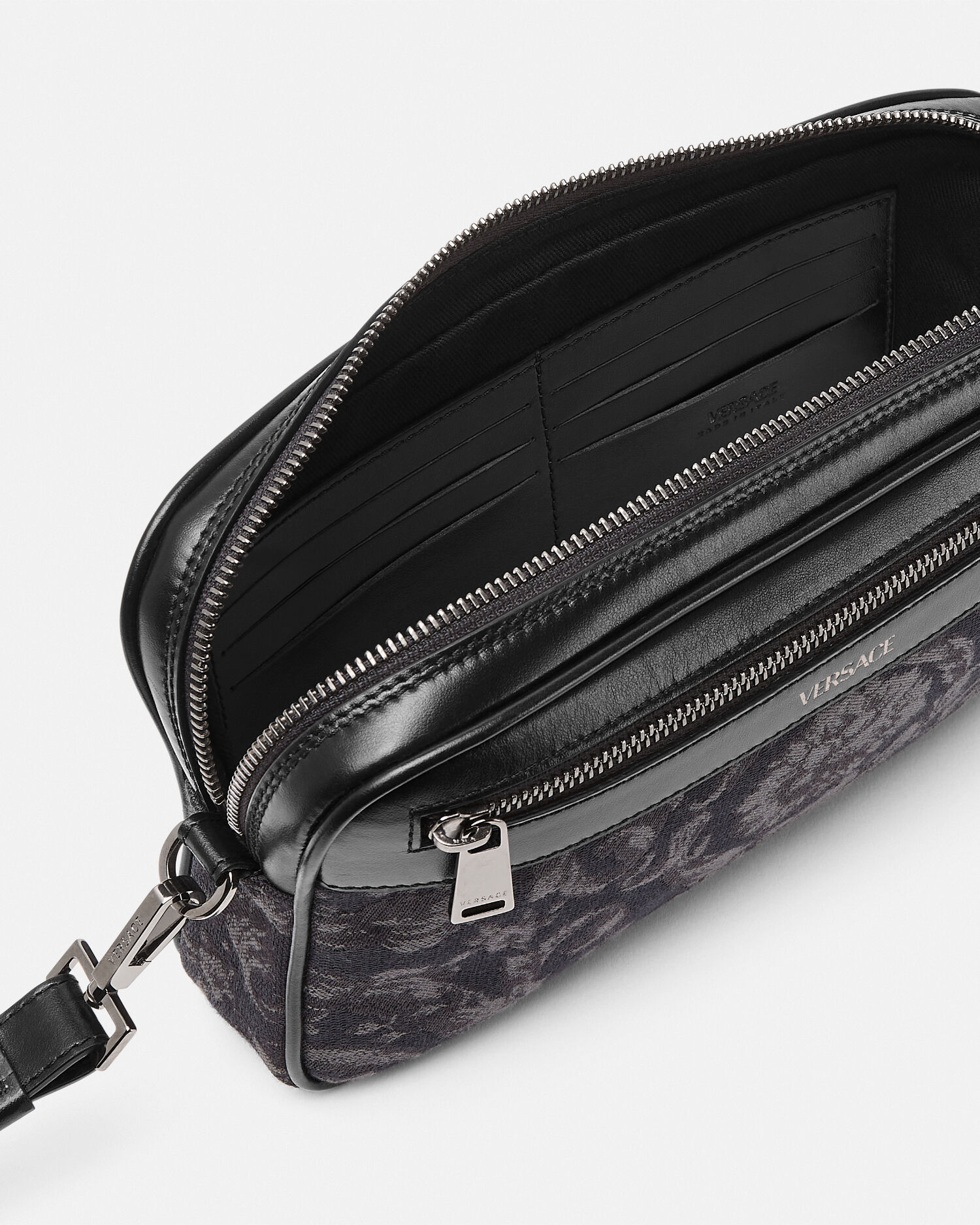 バロッコ ジャカード ポーチ ブラック,プリント | VERSACE JP