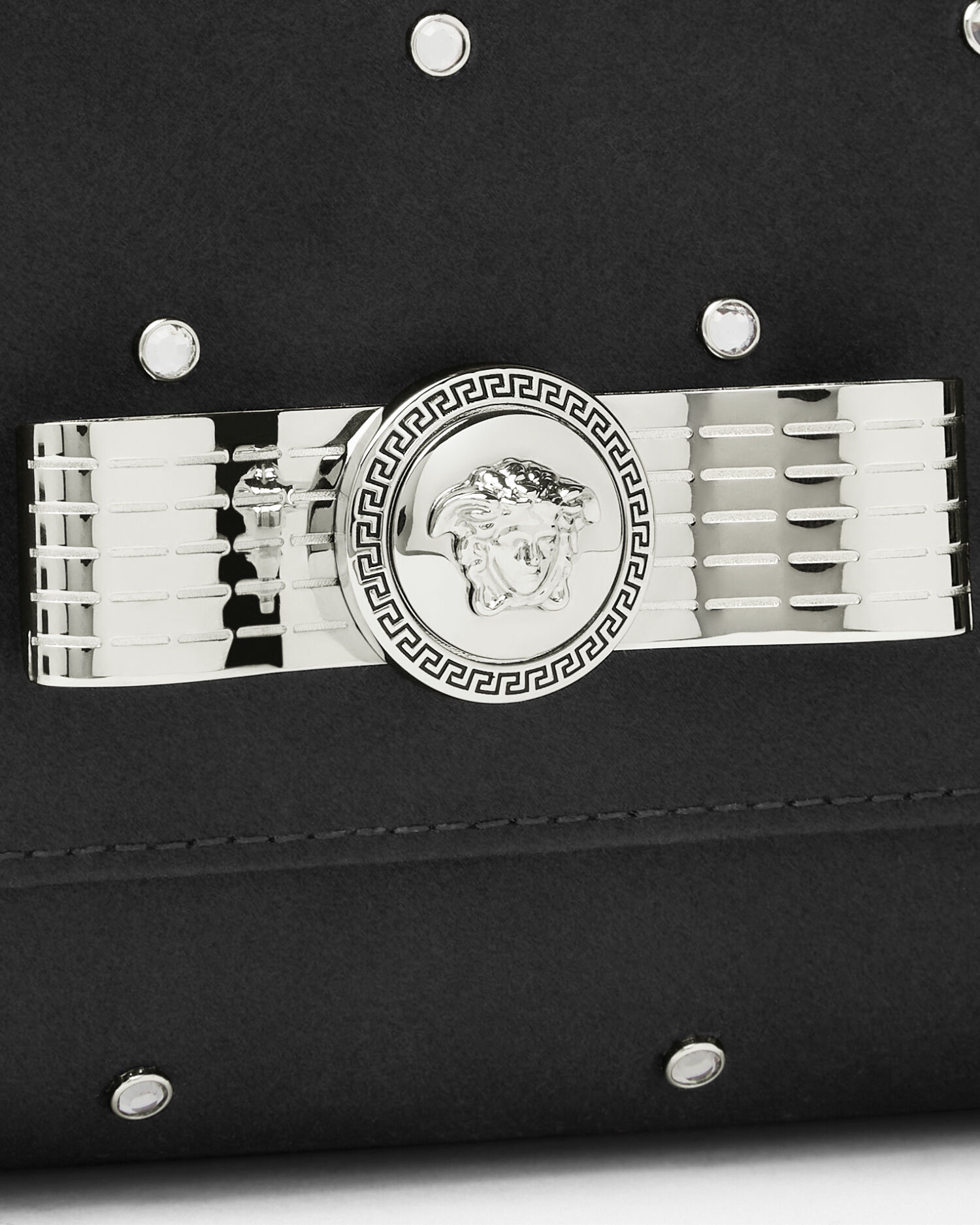 【関税込み】ヴェルサーチ ジャンニ リボンクラッチ Versace ジャンニリボン クラッチバッグ | ブラック | FARFETCH JP