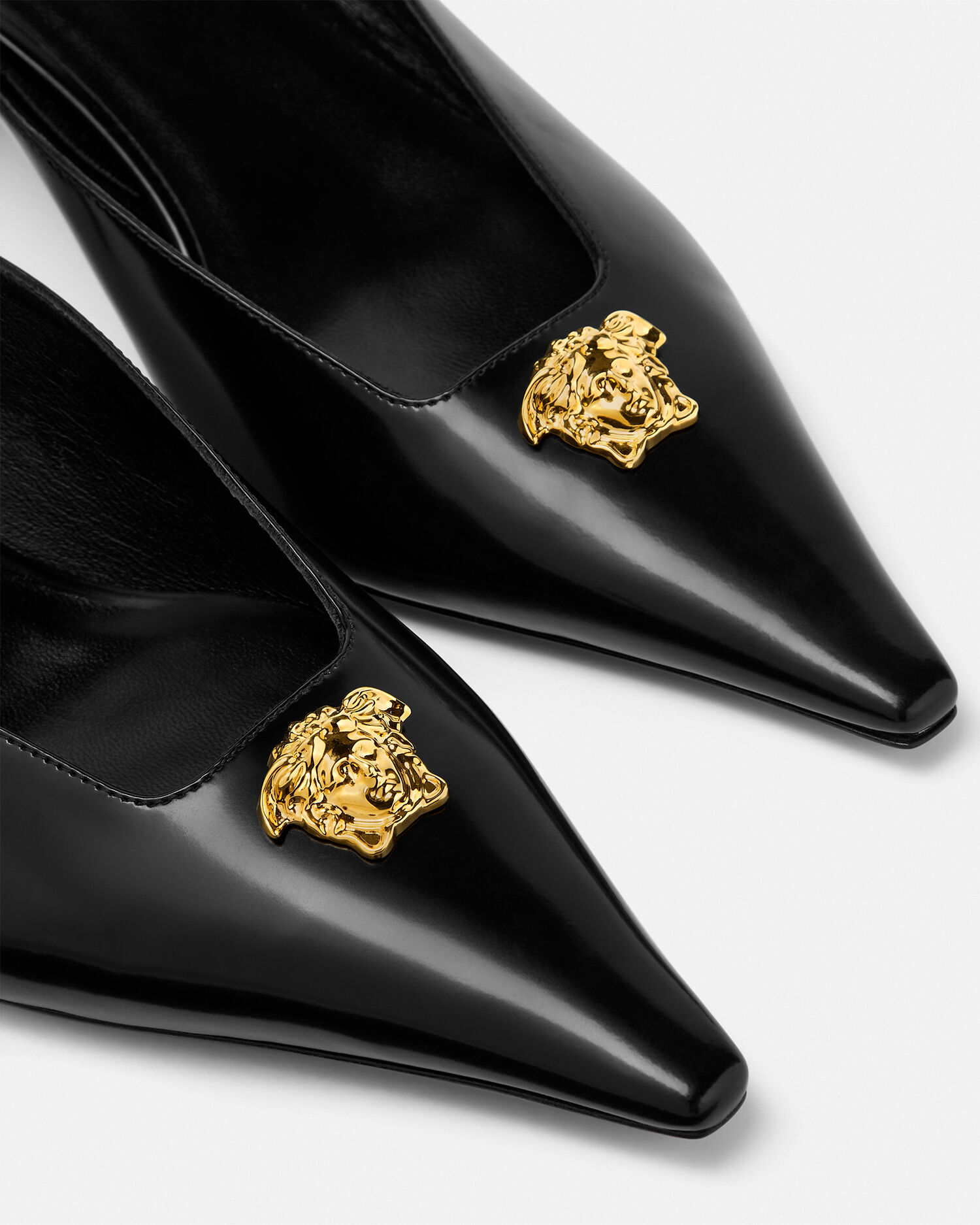 ラ メドゥーサ スリングバック パンプス 55 mm | VERSACE JP