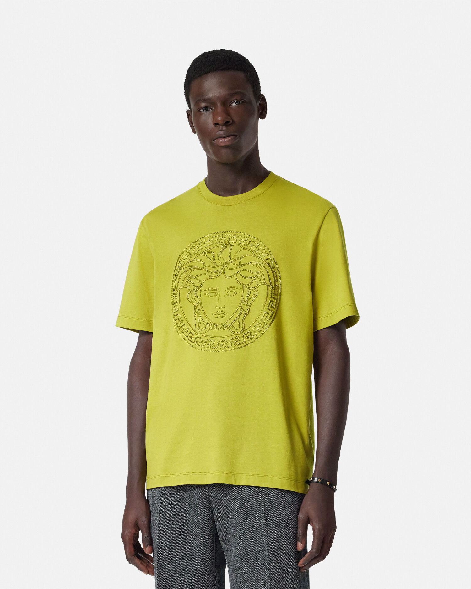 【VERSACE/ヴェルサーチェ】メデューサ 刺繍 Tシャツ グリーン 刺繍入り Tシャツ メドゥーサ グリーン | VERSACE JP