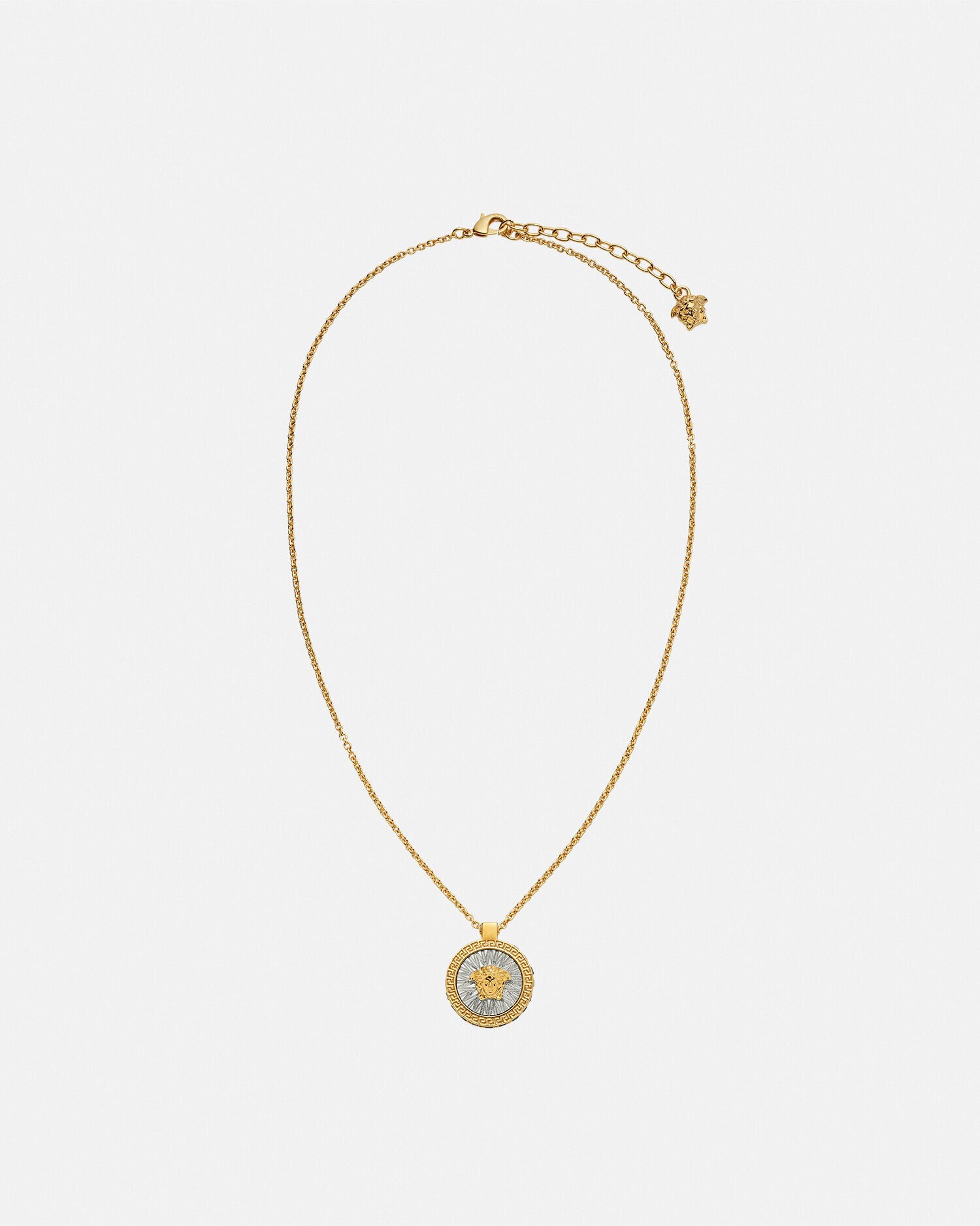 ペアルックにも*VERSACE*レザーコード Vロゴ付ネックレス N23011600164-