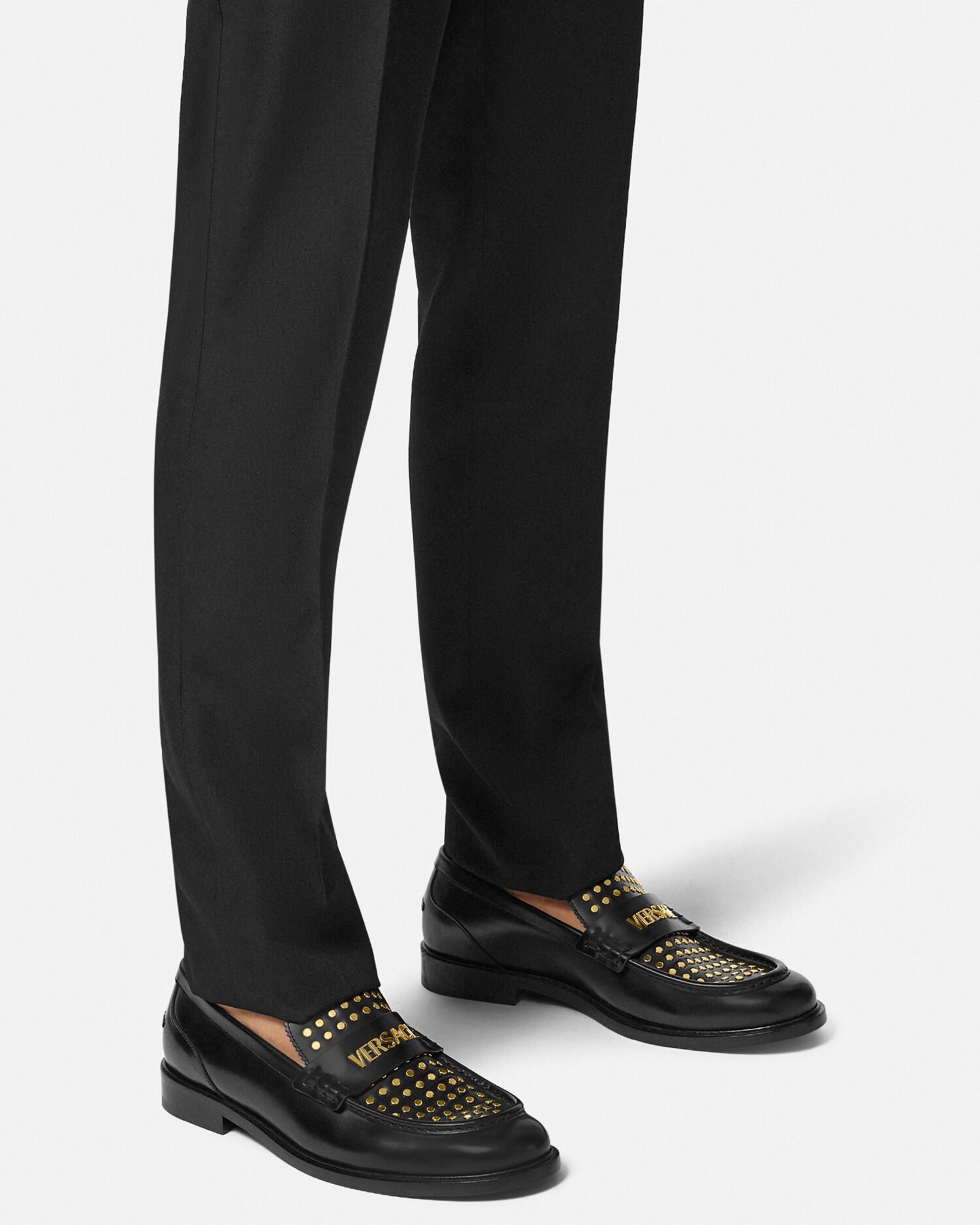 第一ネット スタッズロゴローファー ブラック,ゴールド | VERSACE JP 靴