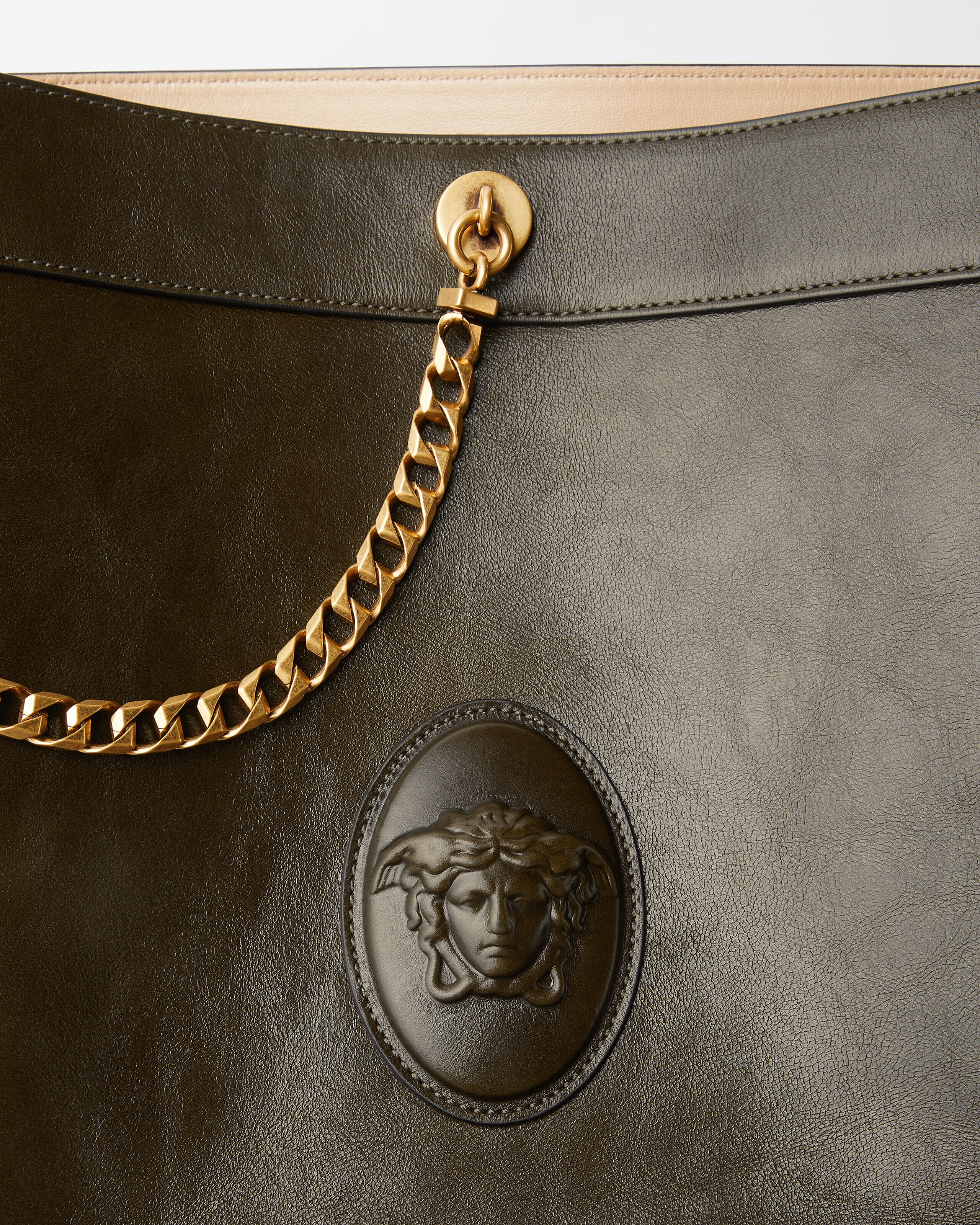ピヴォ ラージ レザー バケット バッグ グリーン | VERSACE JP